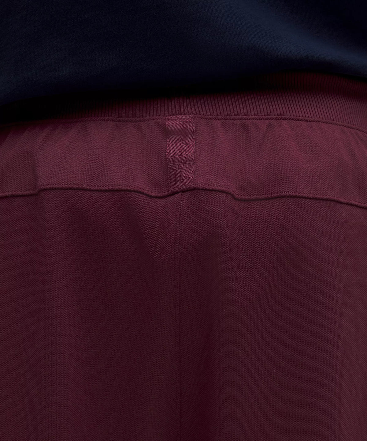 Pantalón de corte amplio