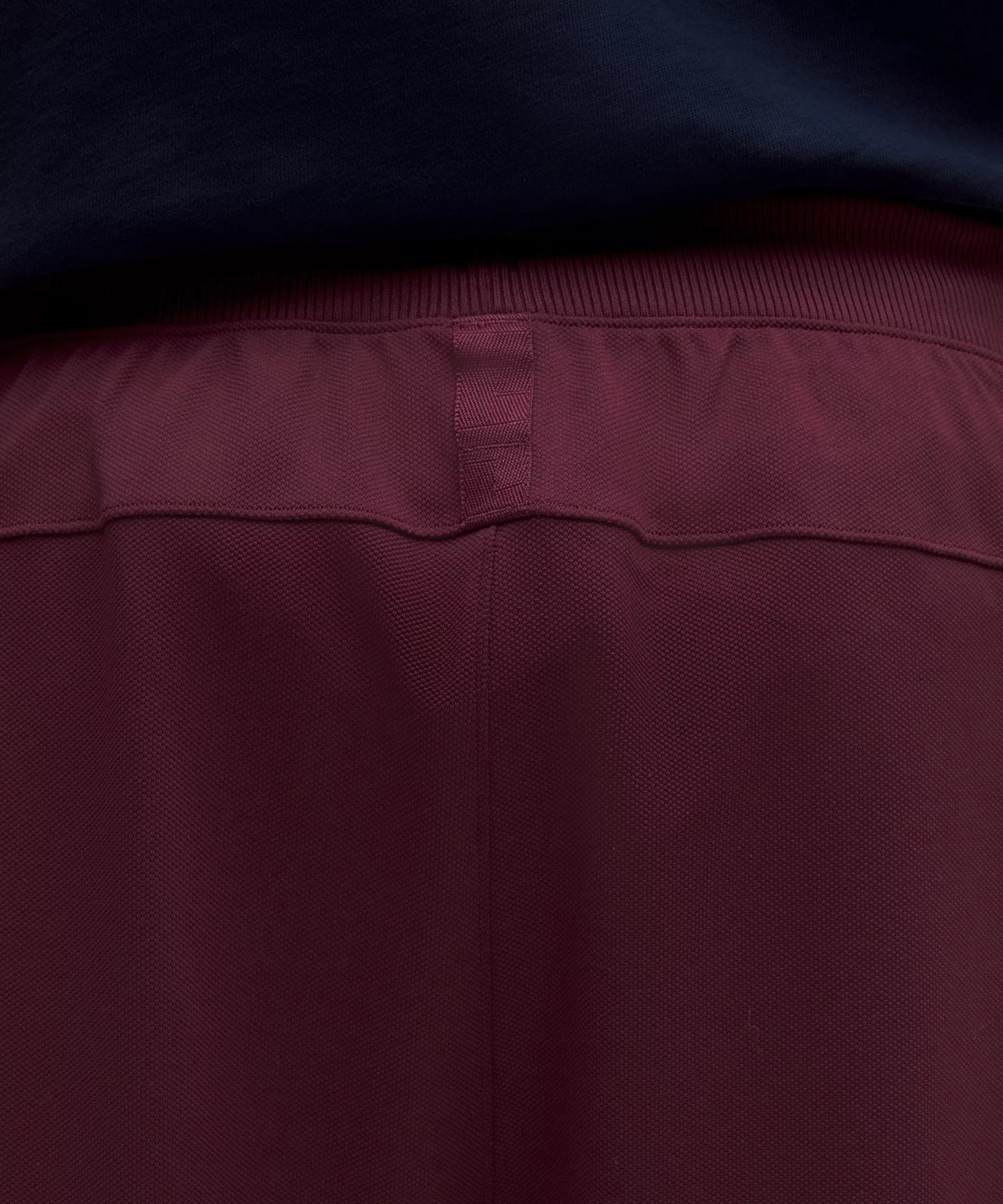 Pantalón de corte amplio