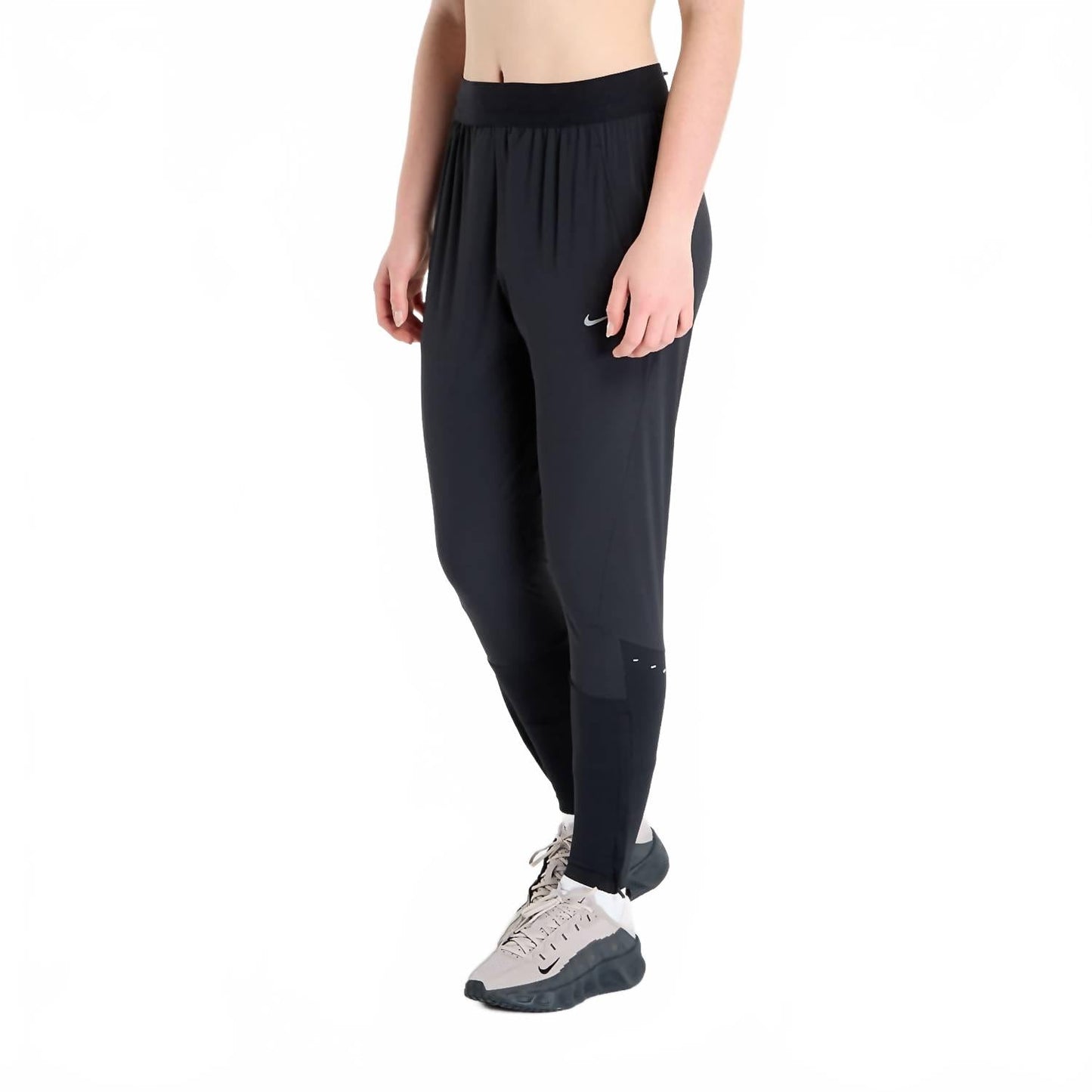 Pantalón de tiro medio color negro y plateado