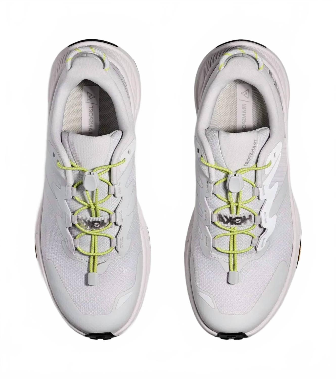Zapatos de mujer color gris y plateado