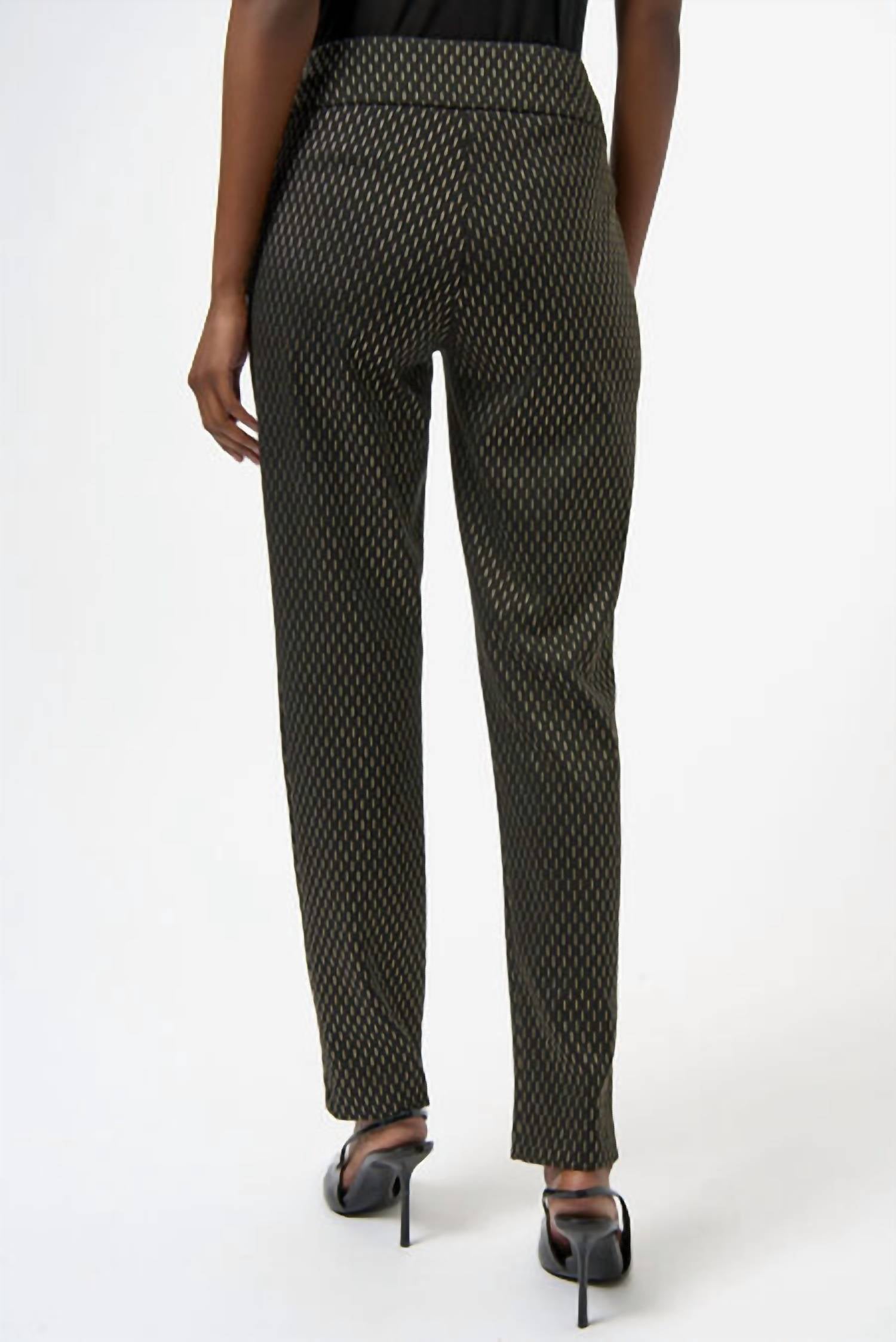 Pantalón de corte ajustado color negro y dorado