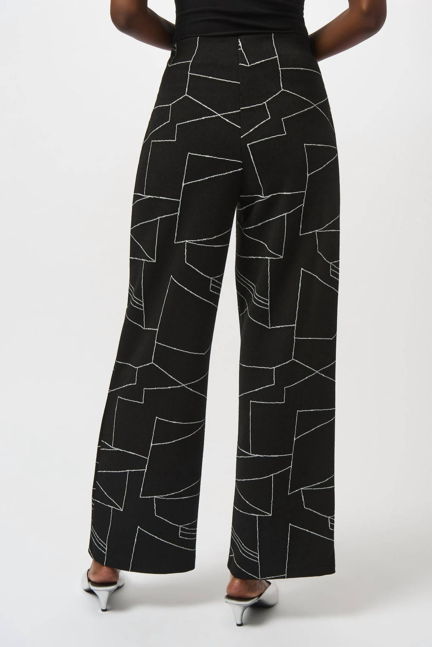 Pantalón de pierna ancha color negro y blanco