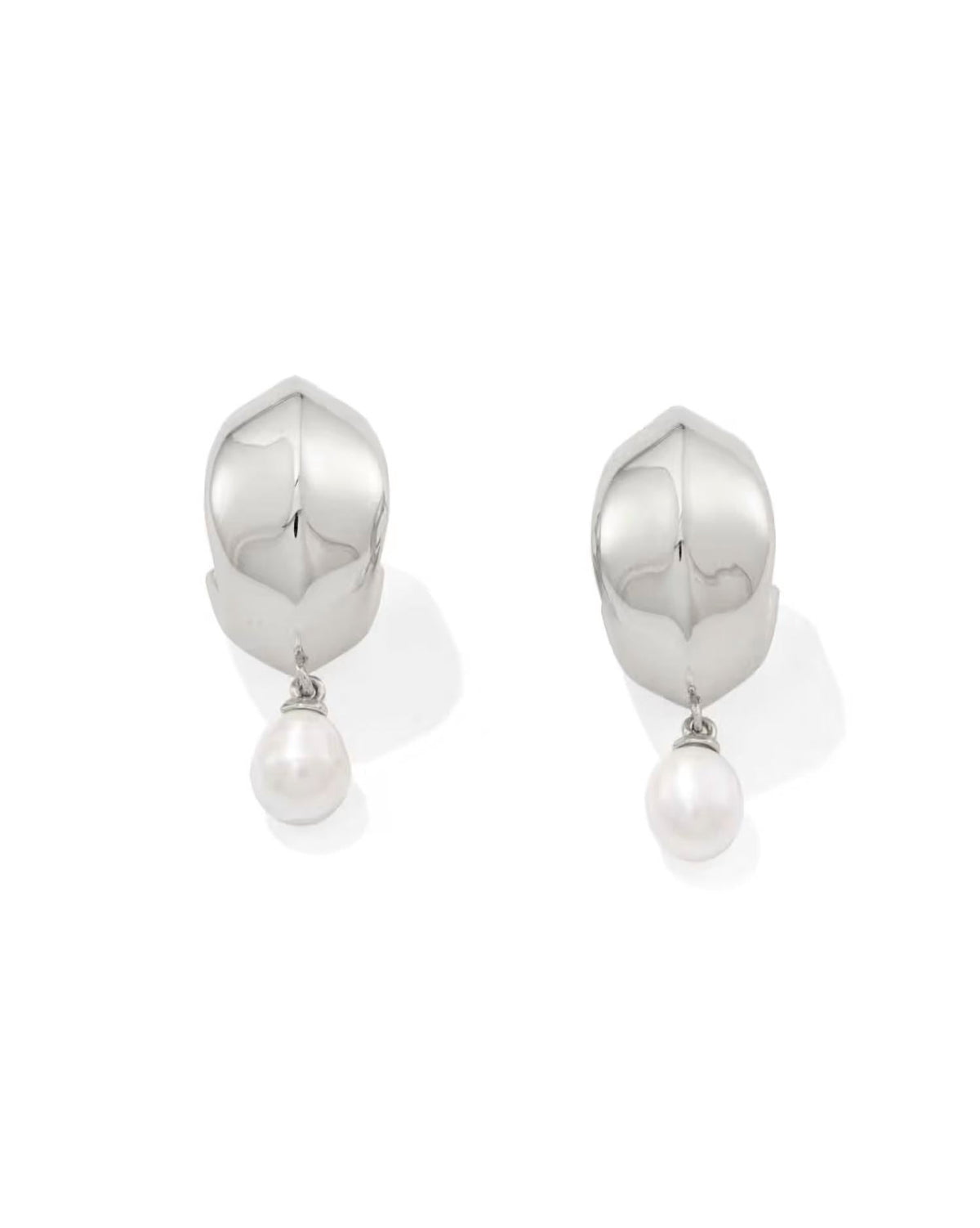 Aretes de mujer color plateado