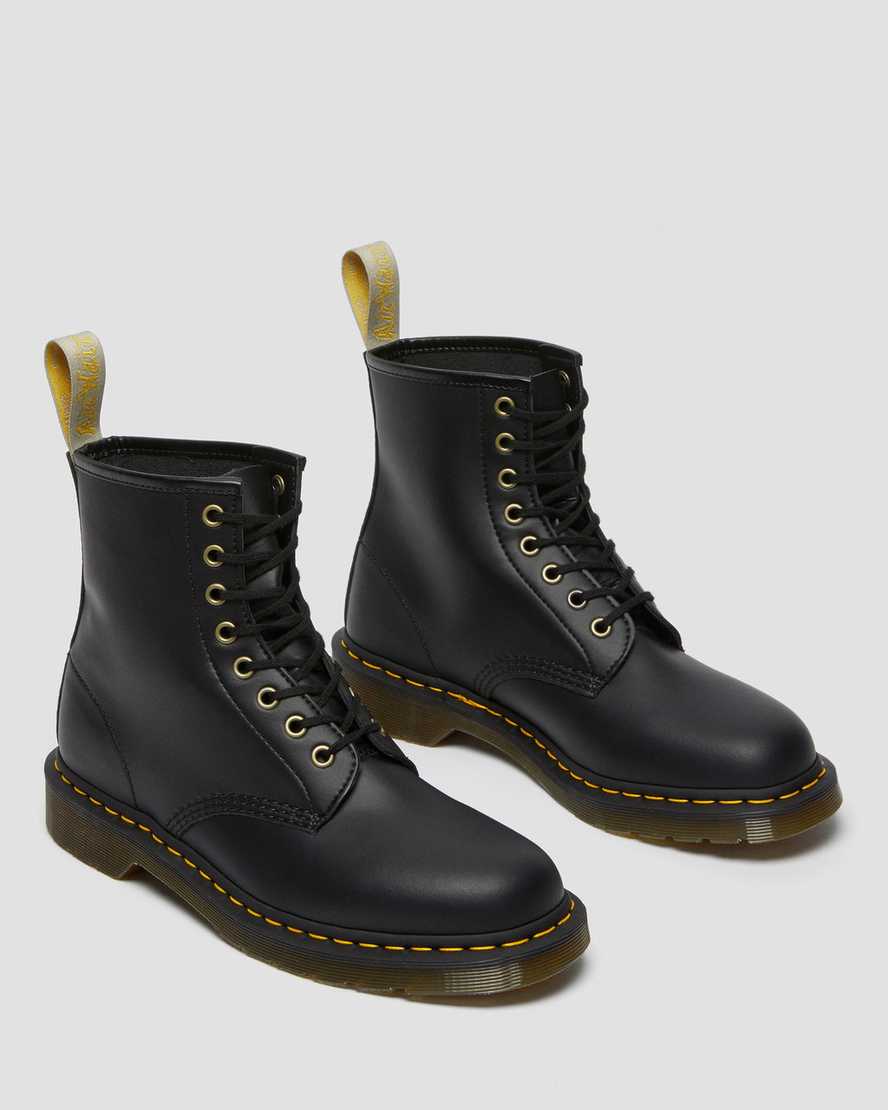 Botas con cordones