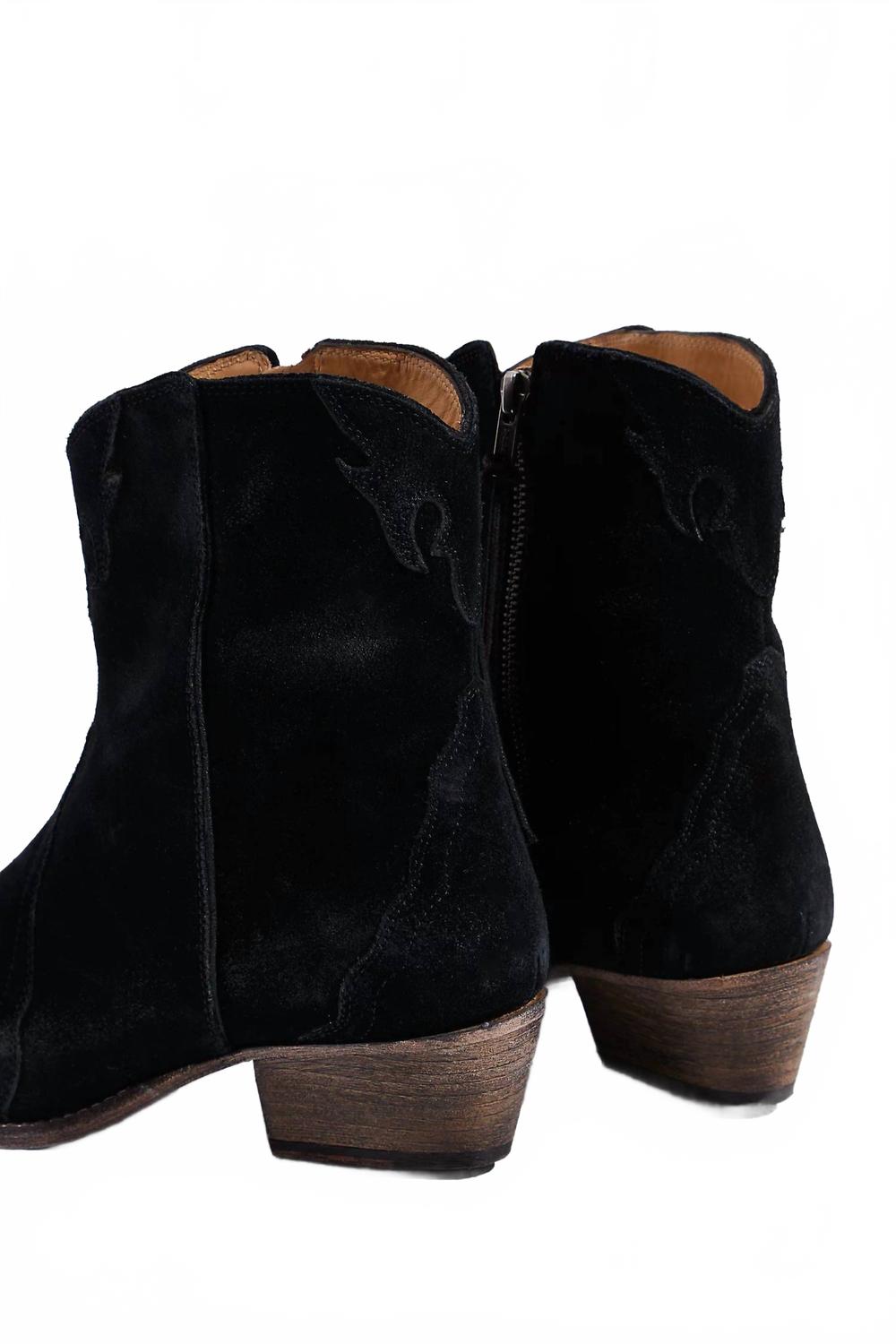 Botas color negro