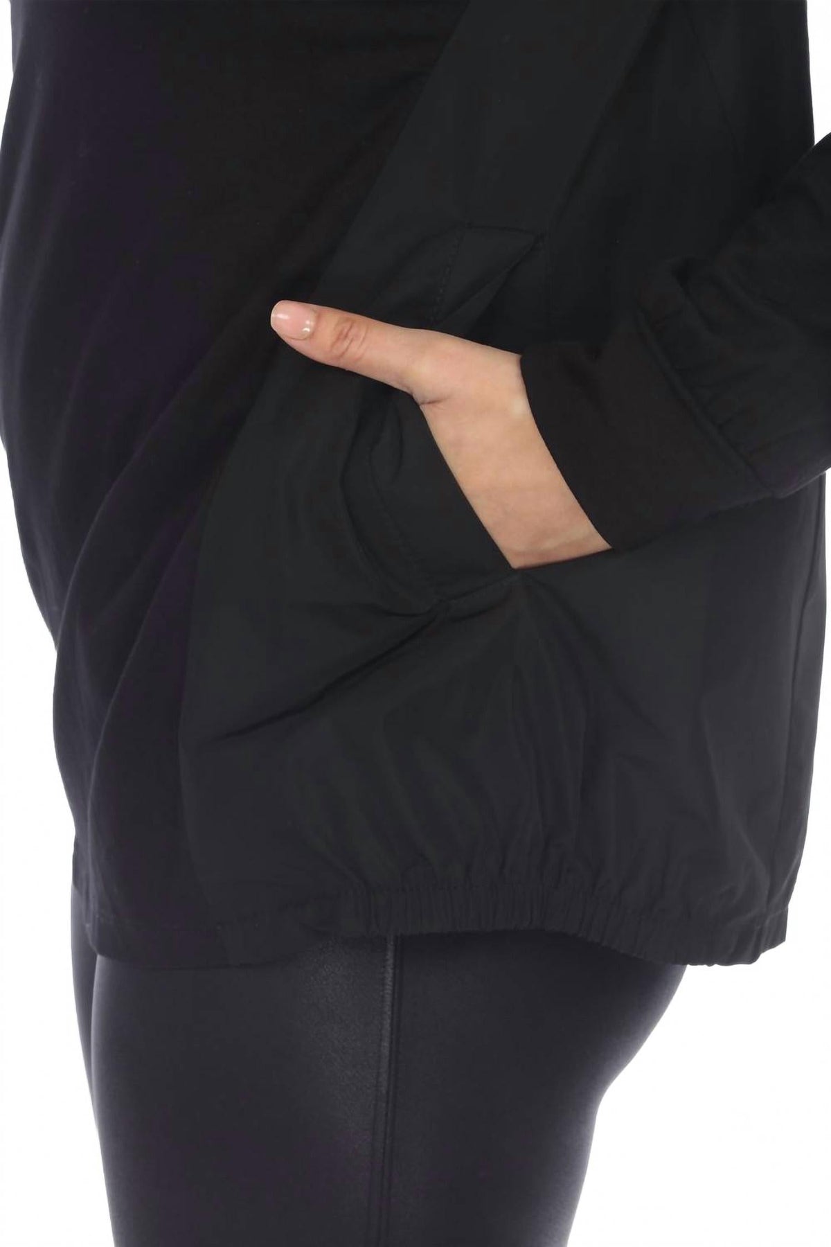 Top de manga larga con cuello en V color negro