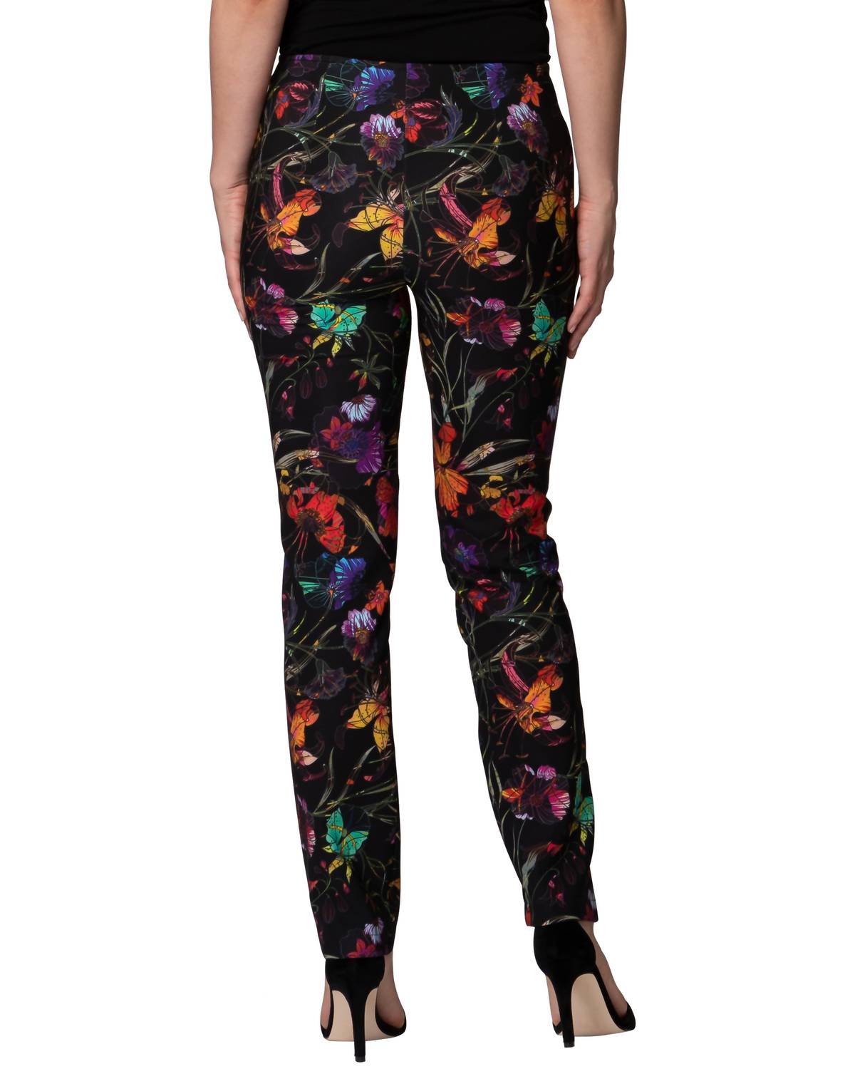 Pantalón de corte ajustado color negro
