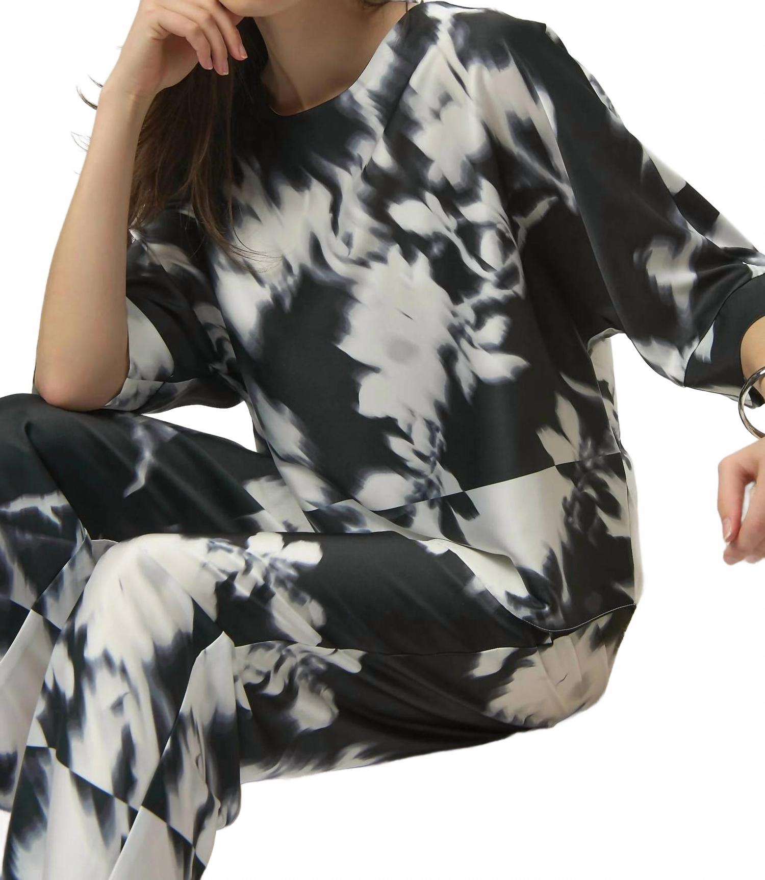 Top de satén con estampado floral color negro y blanco