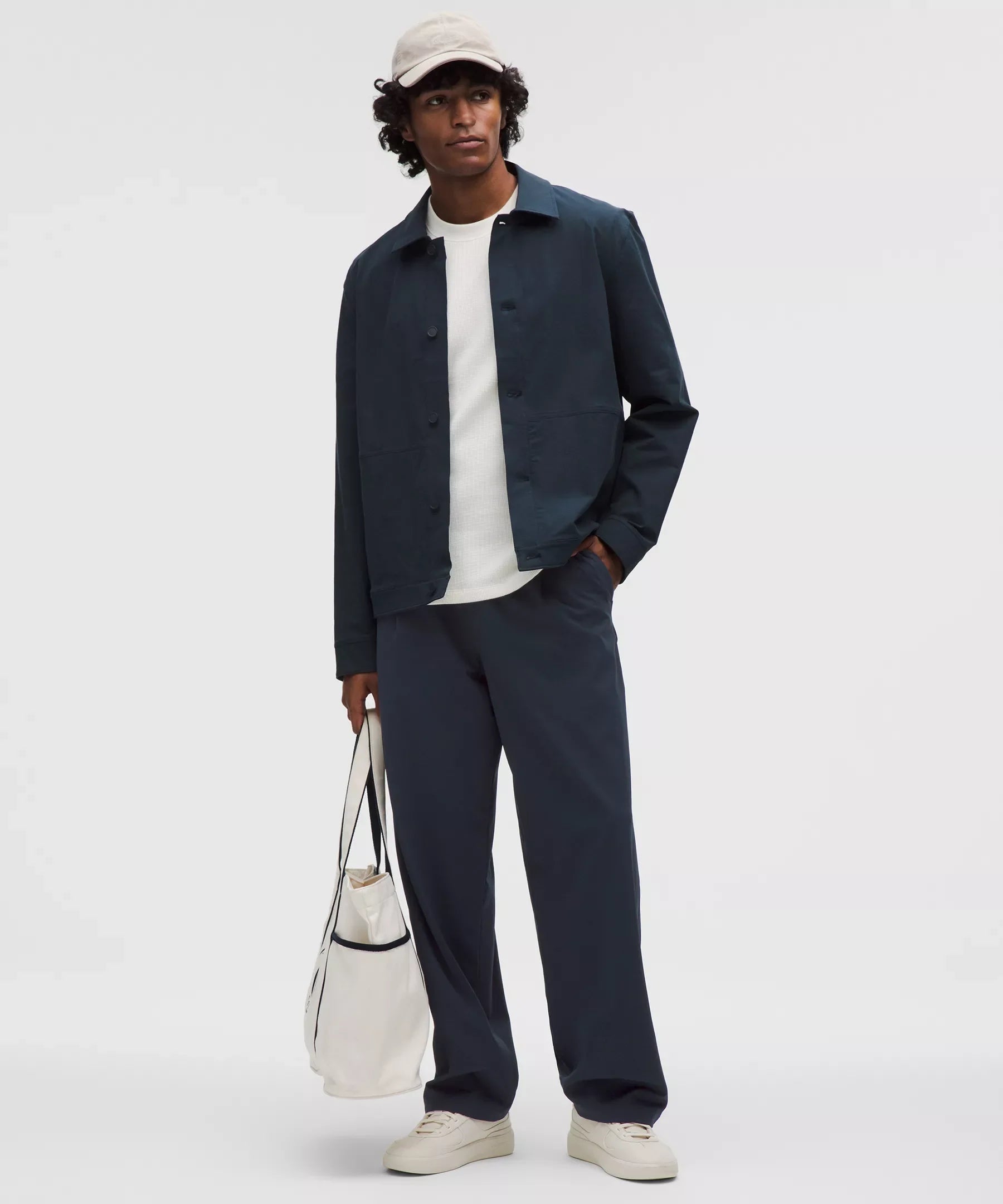 Pantalón de hombre de corte amplio con pliegues