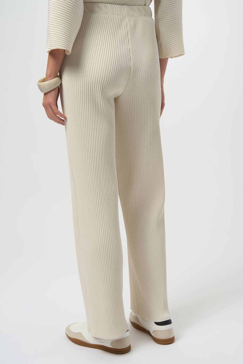 Pantalón con pliegues