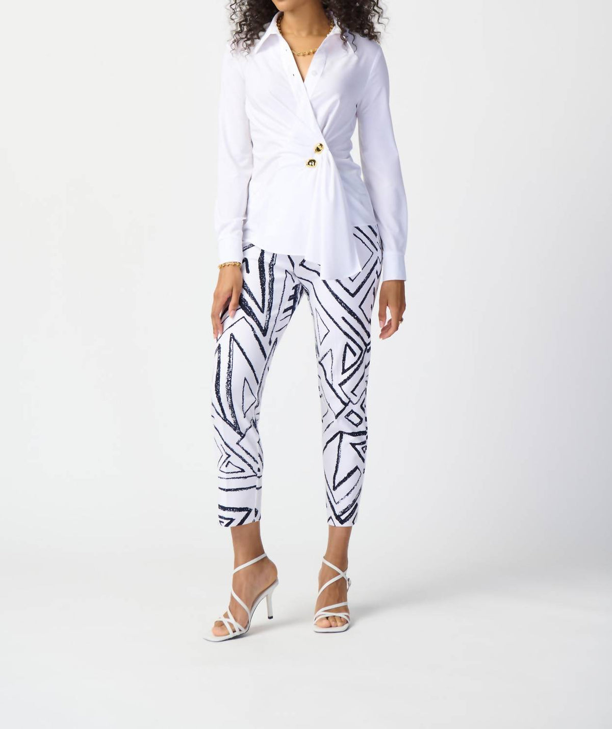 Blusa con cuello en V color blanco