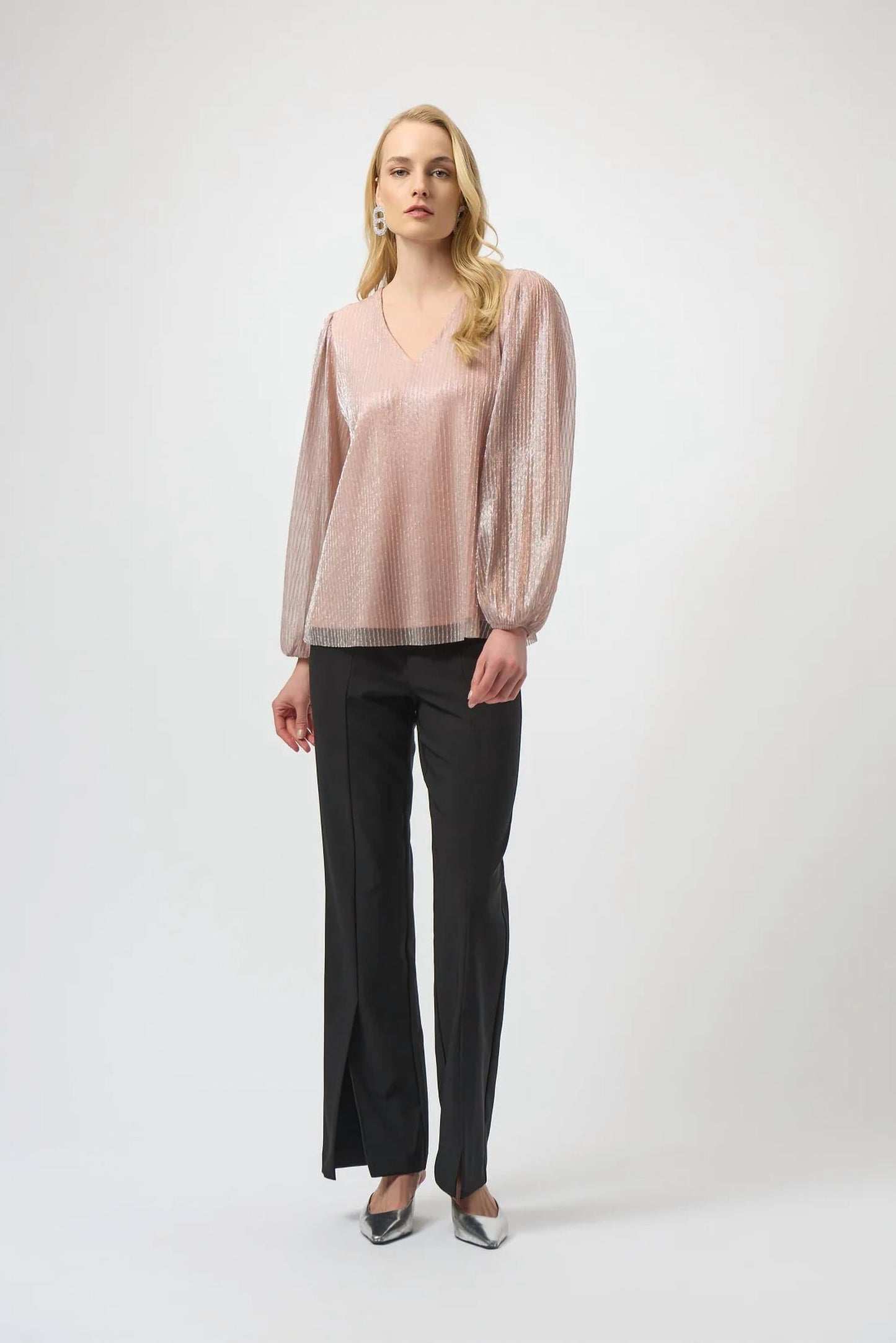 Top con cuello en V con pliegues