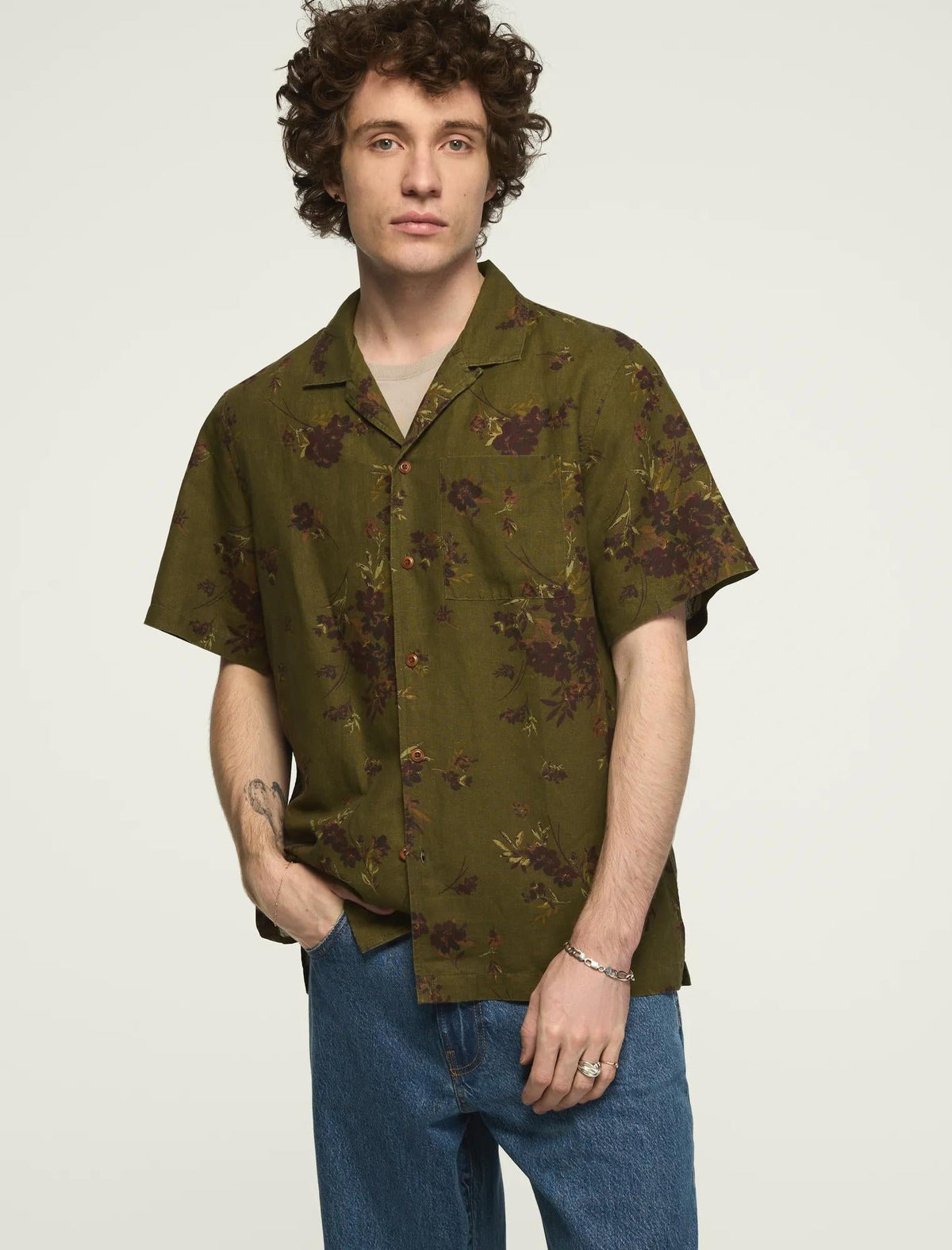 Camisa de hombre de manga corta con estampado