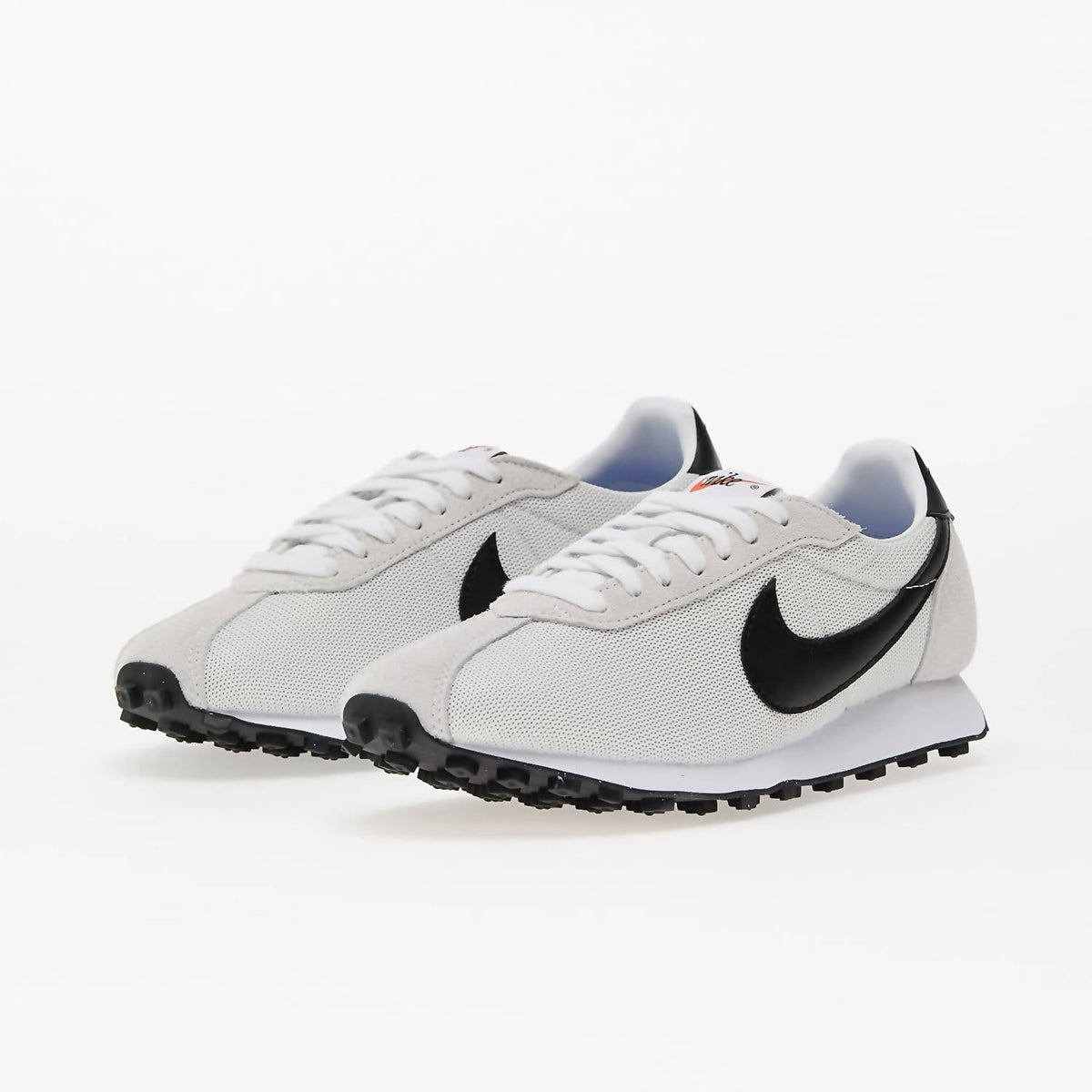 Tenis de mujer color negro y blanco