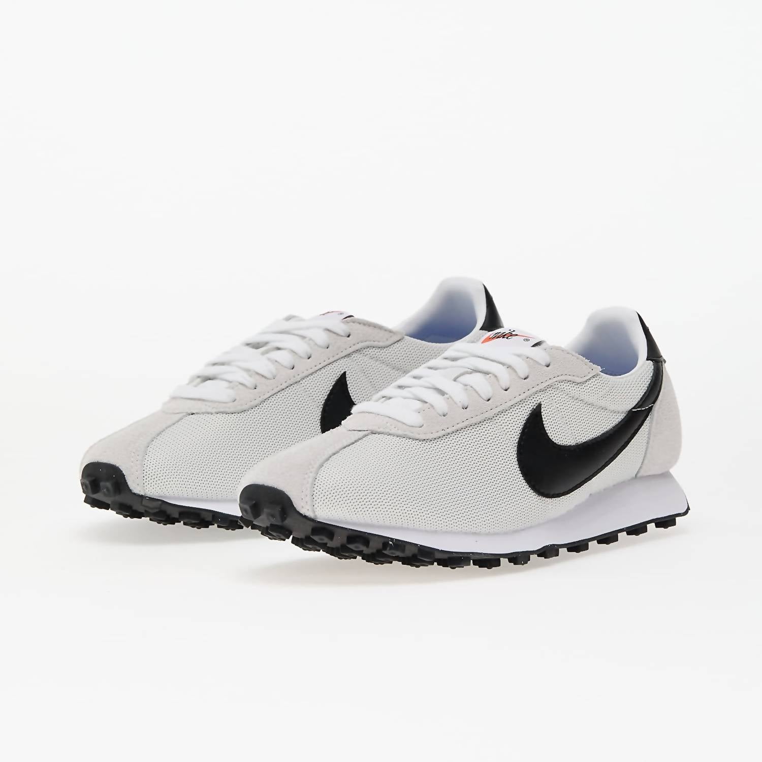 Tenis de mujer color negro y blanco