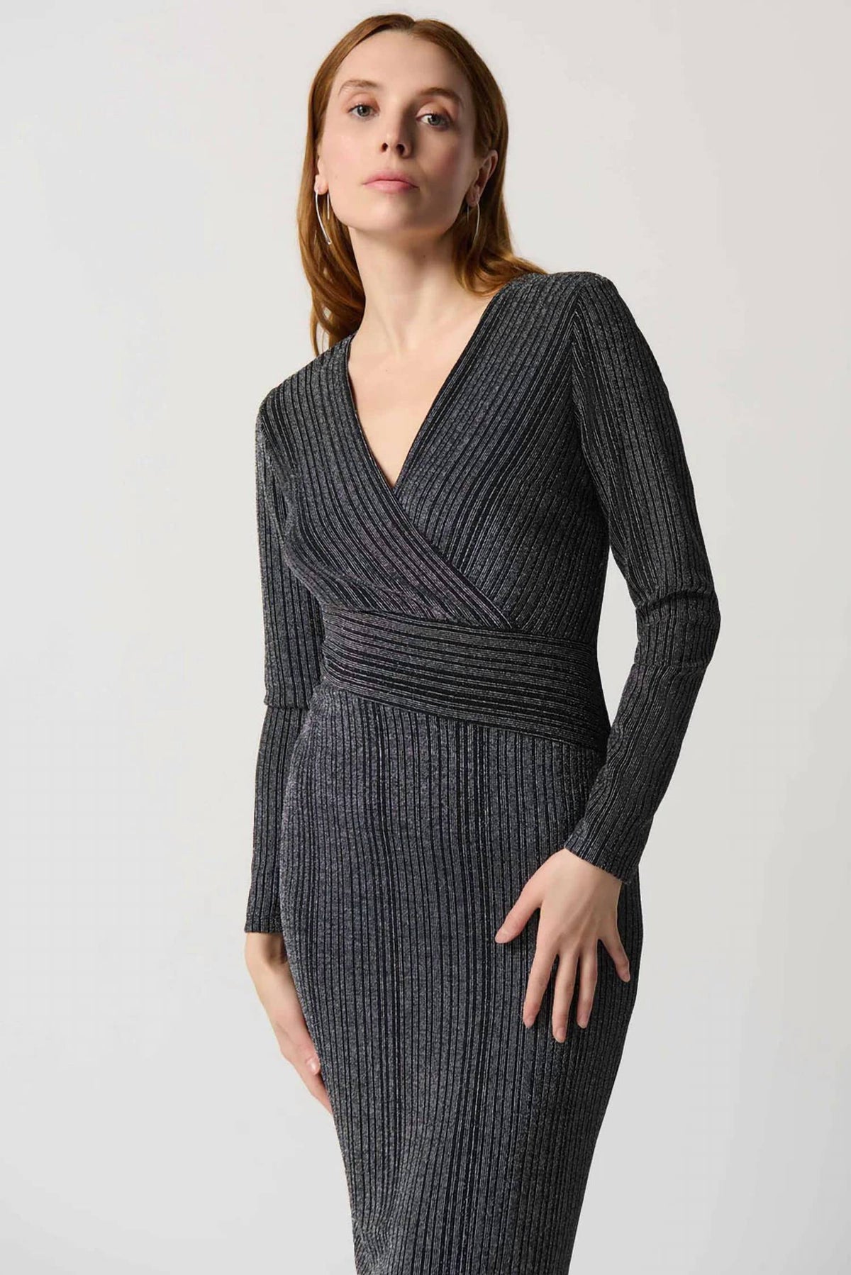 Vestido a rayas color negro y plateado
