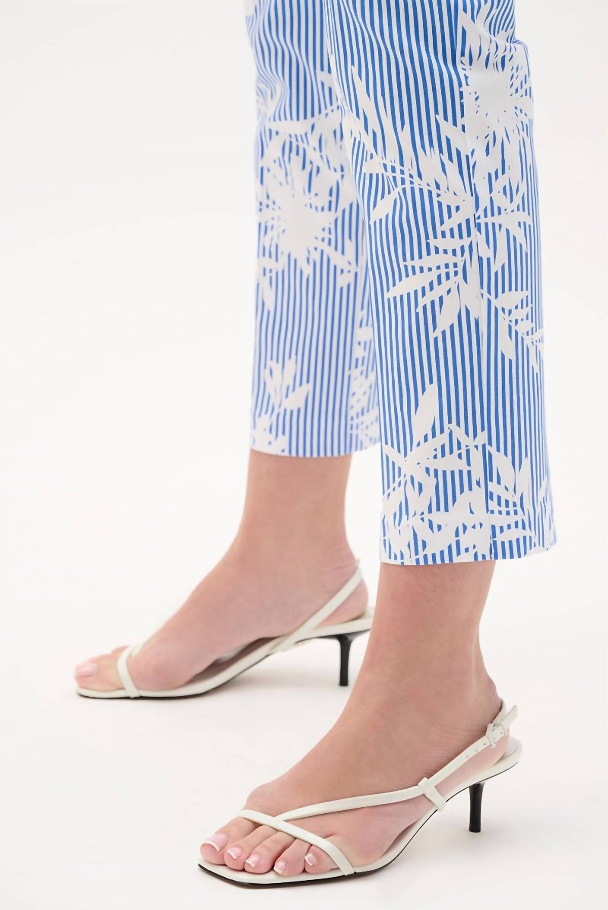 Pantalón de corte recto con estampado floral a rayas color azul