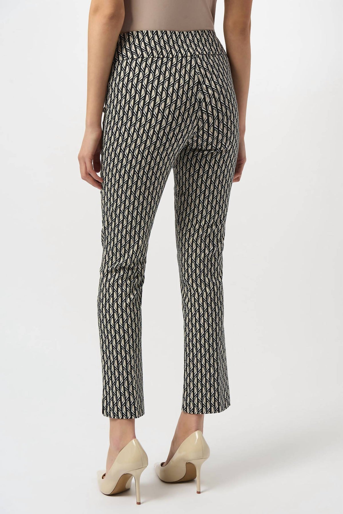 Pantalón de corte recto color negro