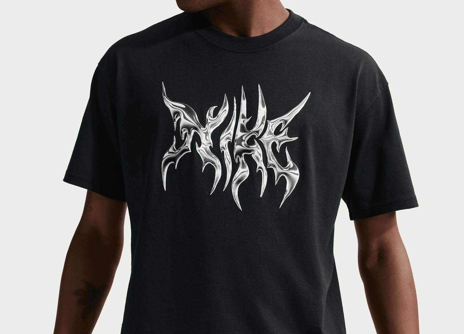 Camiseta color negro
