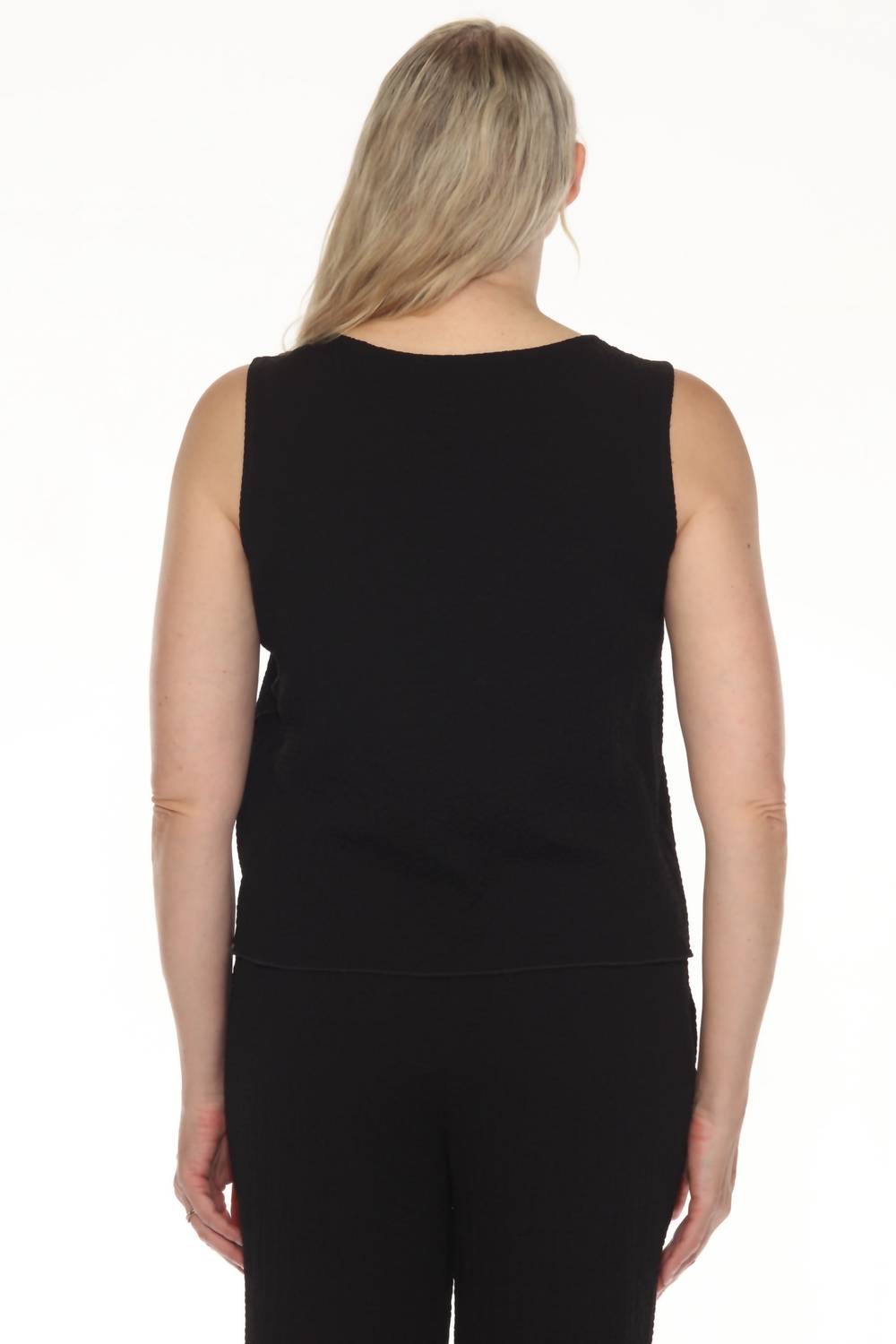 Top sin mangas color negro