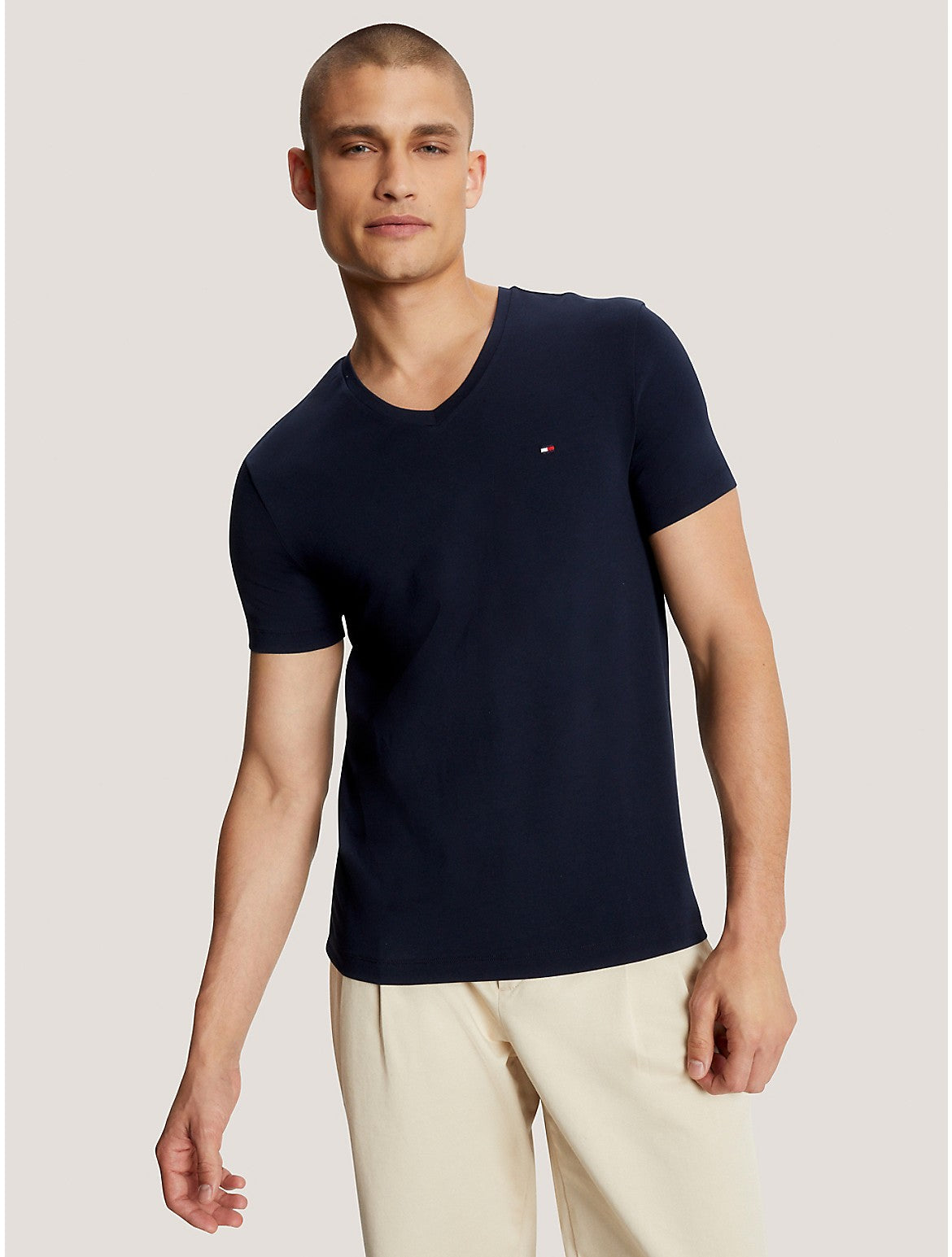 Camiseta de hombre con cuello en V de corte ajustado