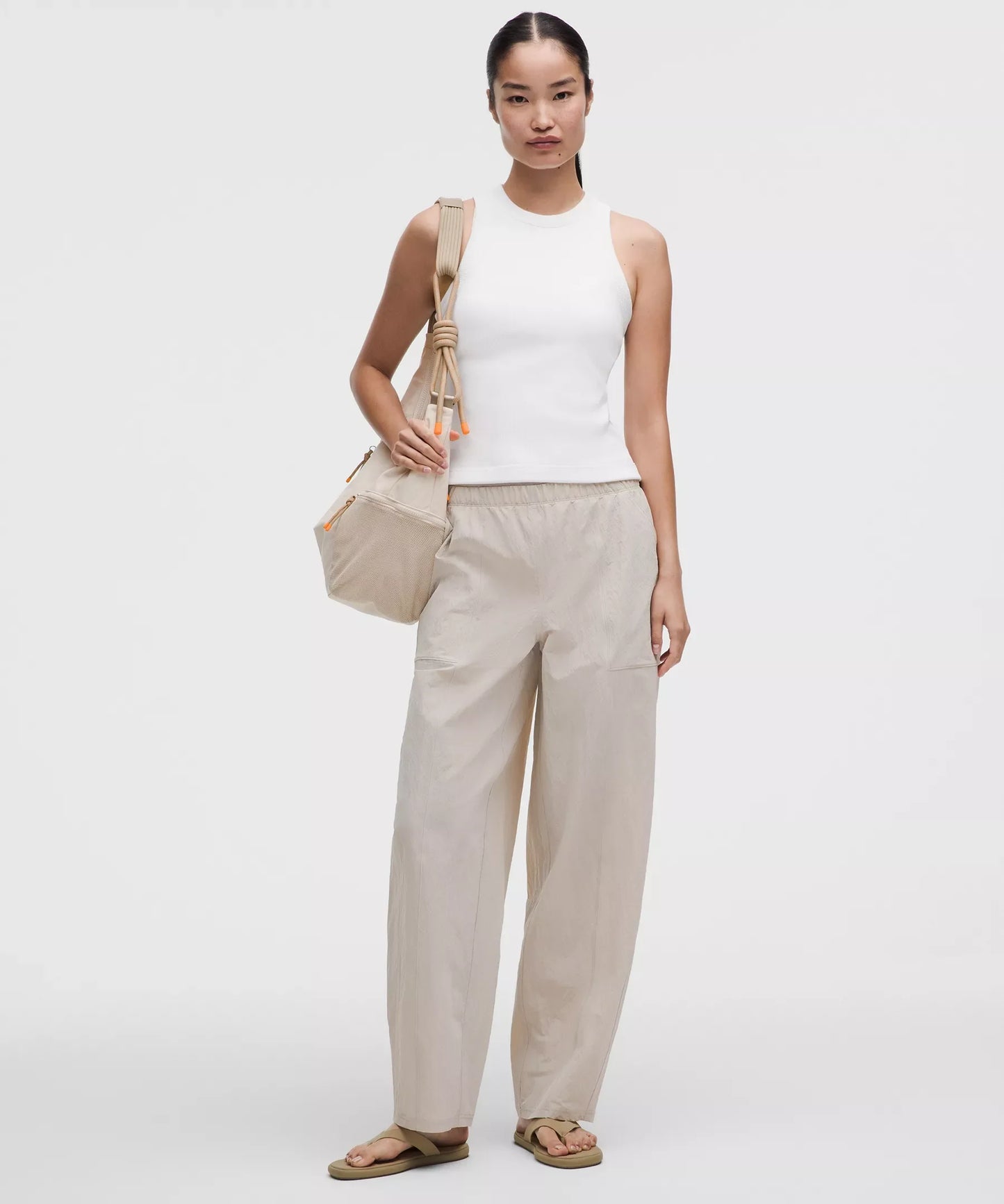 Pantalón de nailon de tiro medio