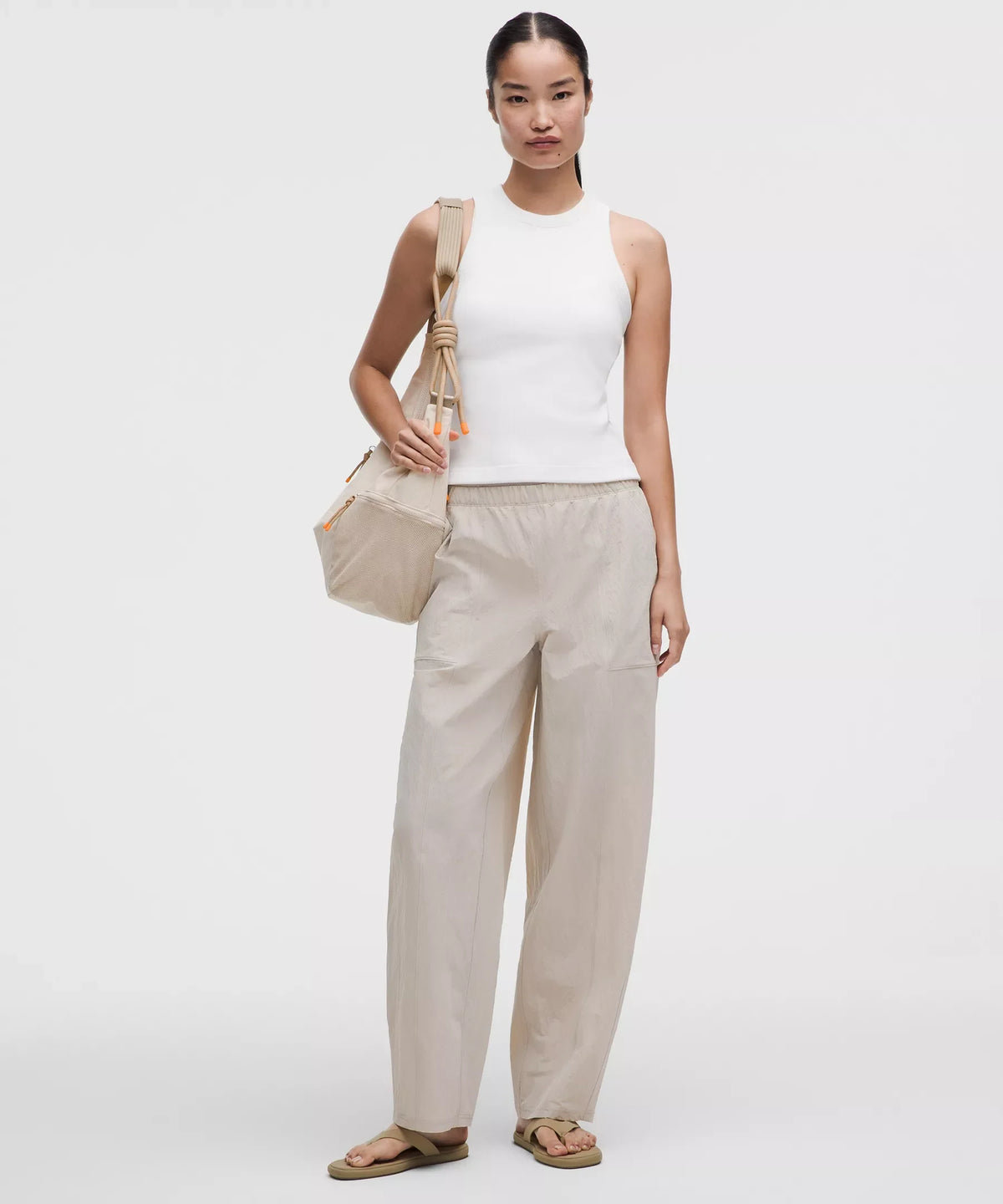 Pantalón de nailon de tiro medio
