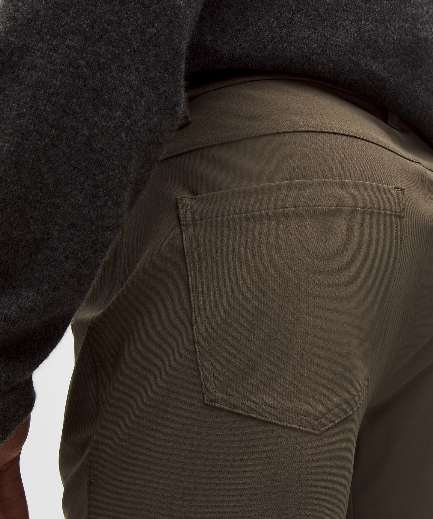 Pantalón de corte ajustado