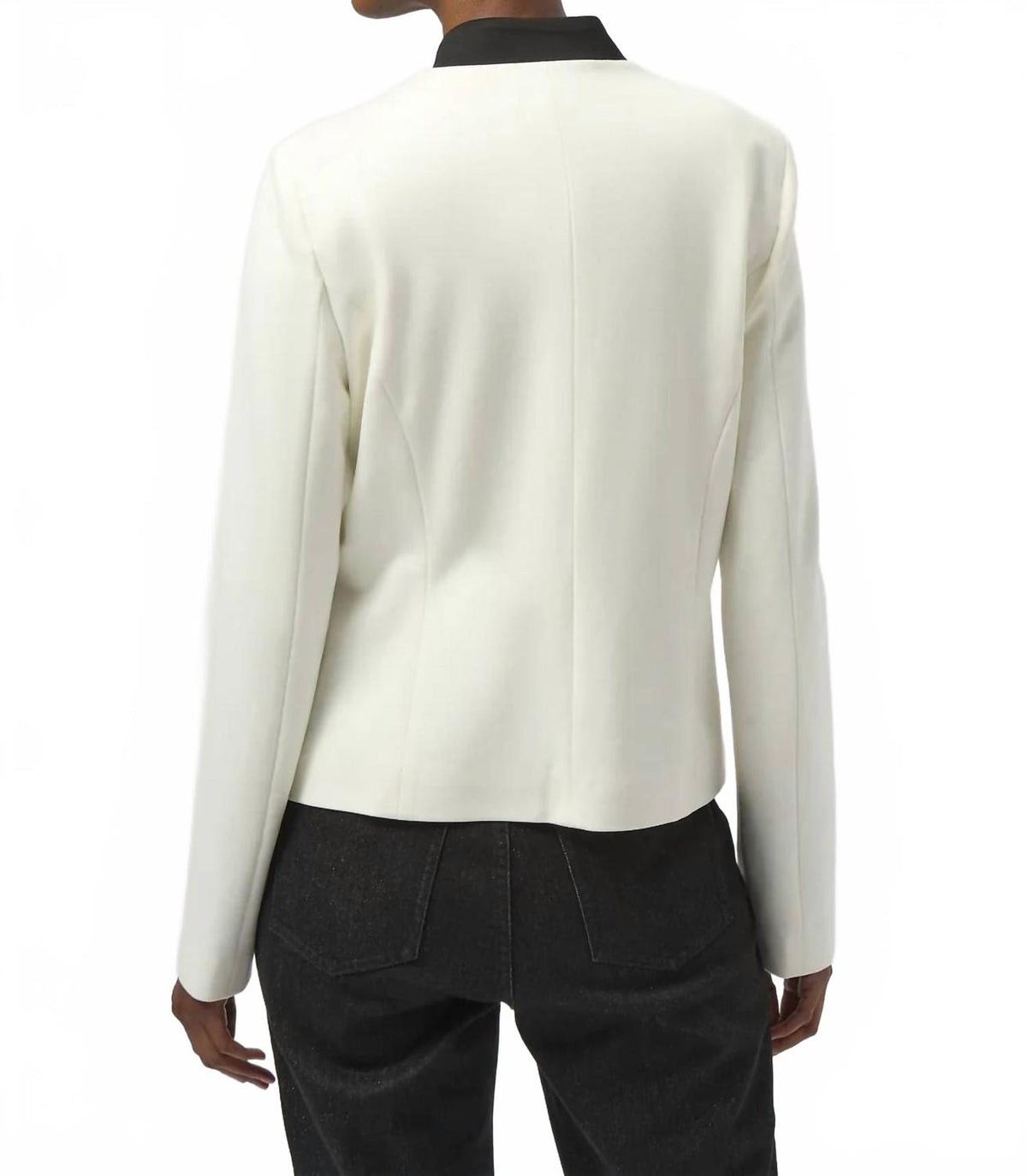 Chaqueta color negro