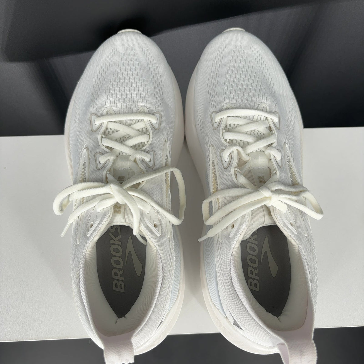 Tenis para correr color blanco y gris