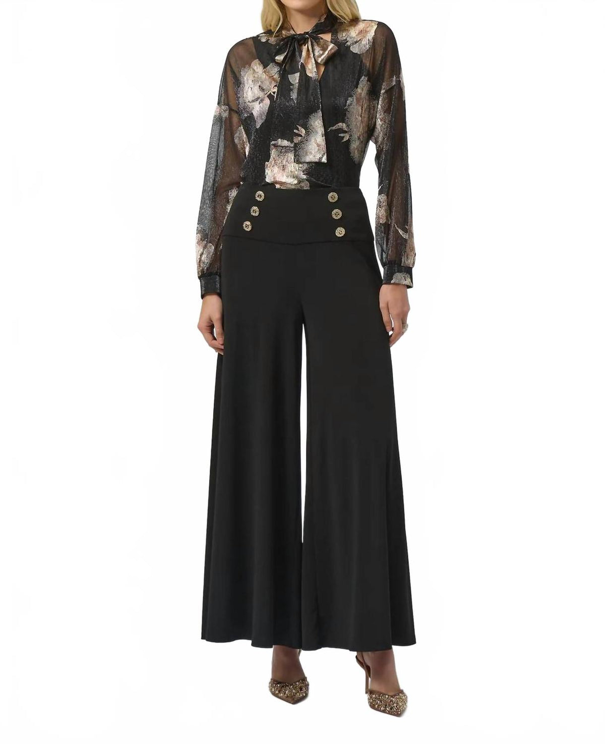Top con cuello en V color negro