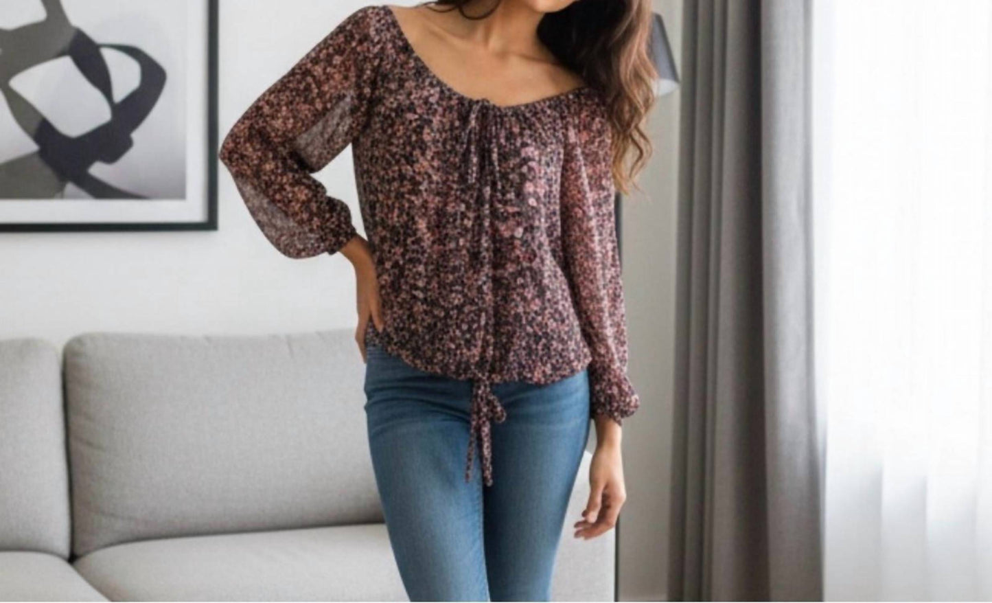 Blusa con estampado floral color negro y rosado