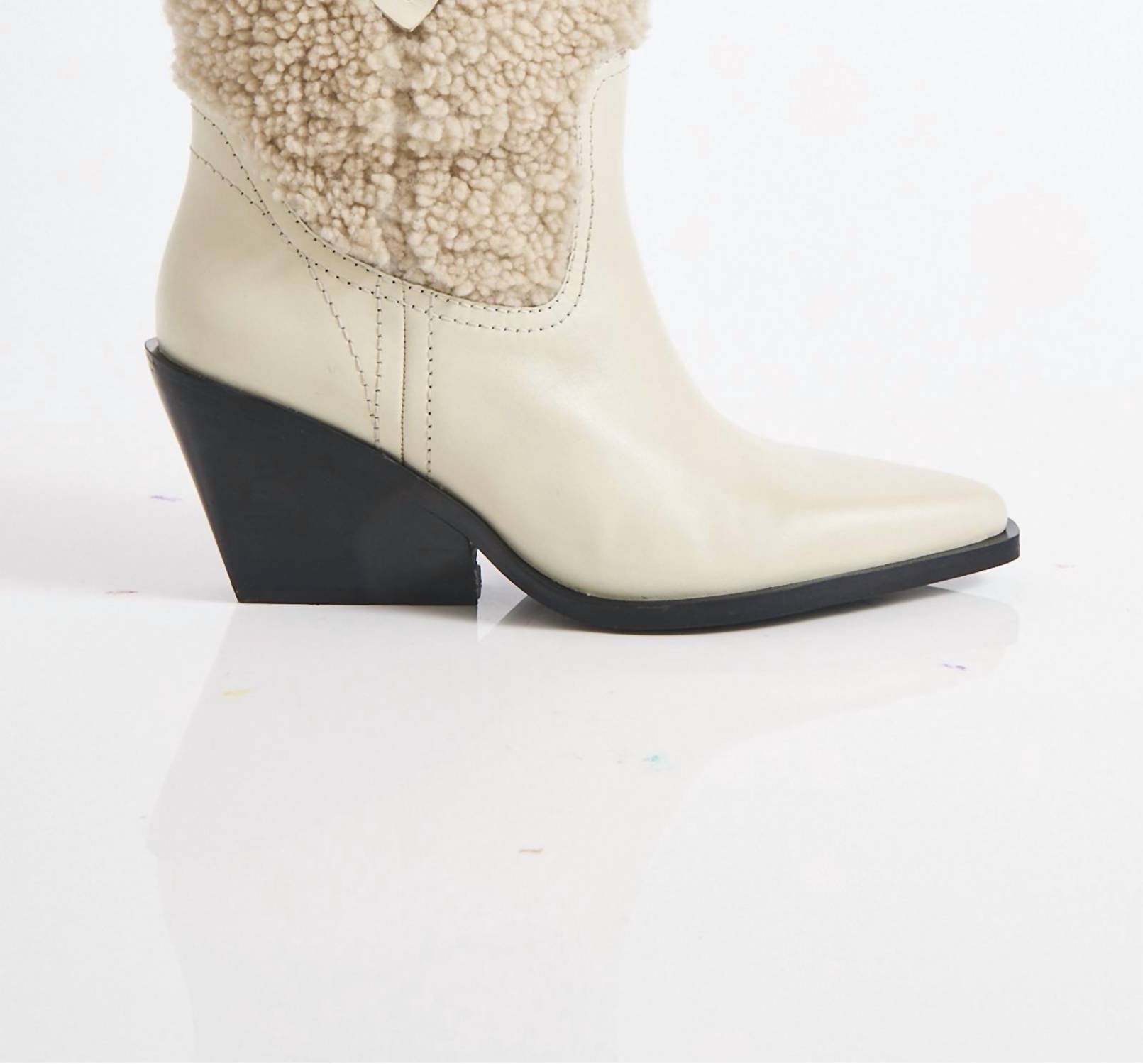 Botas de mujer color marfil
