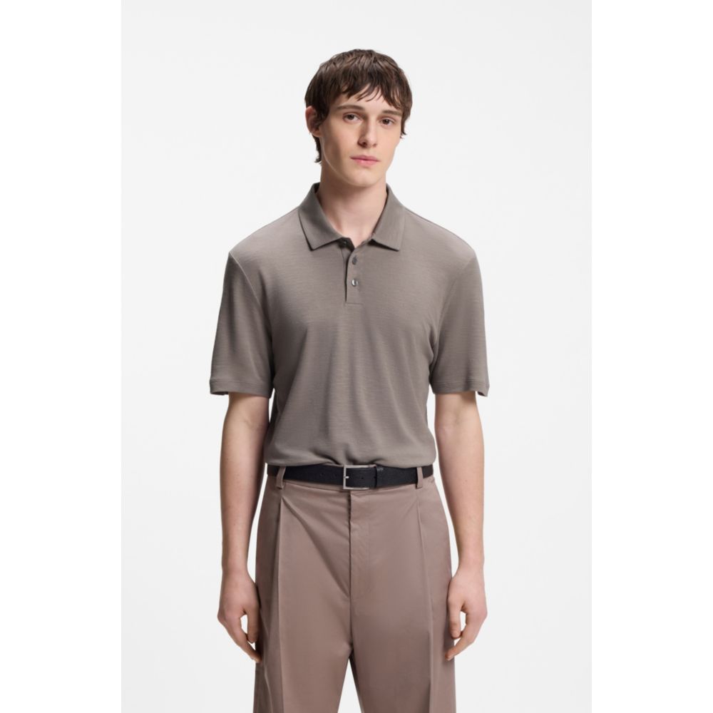 Polo de corte ajustado
