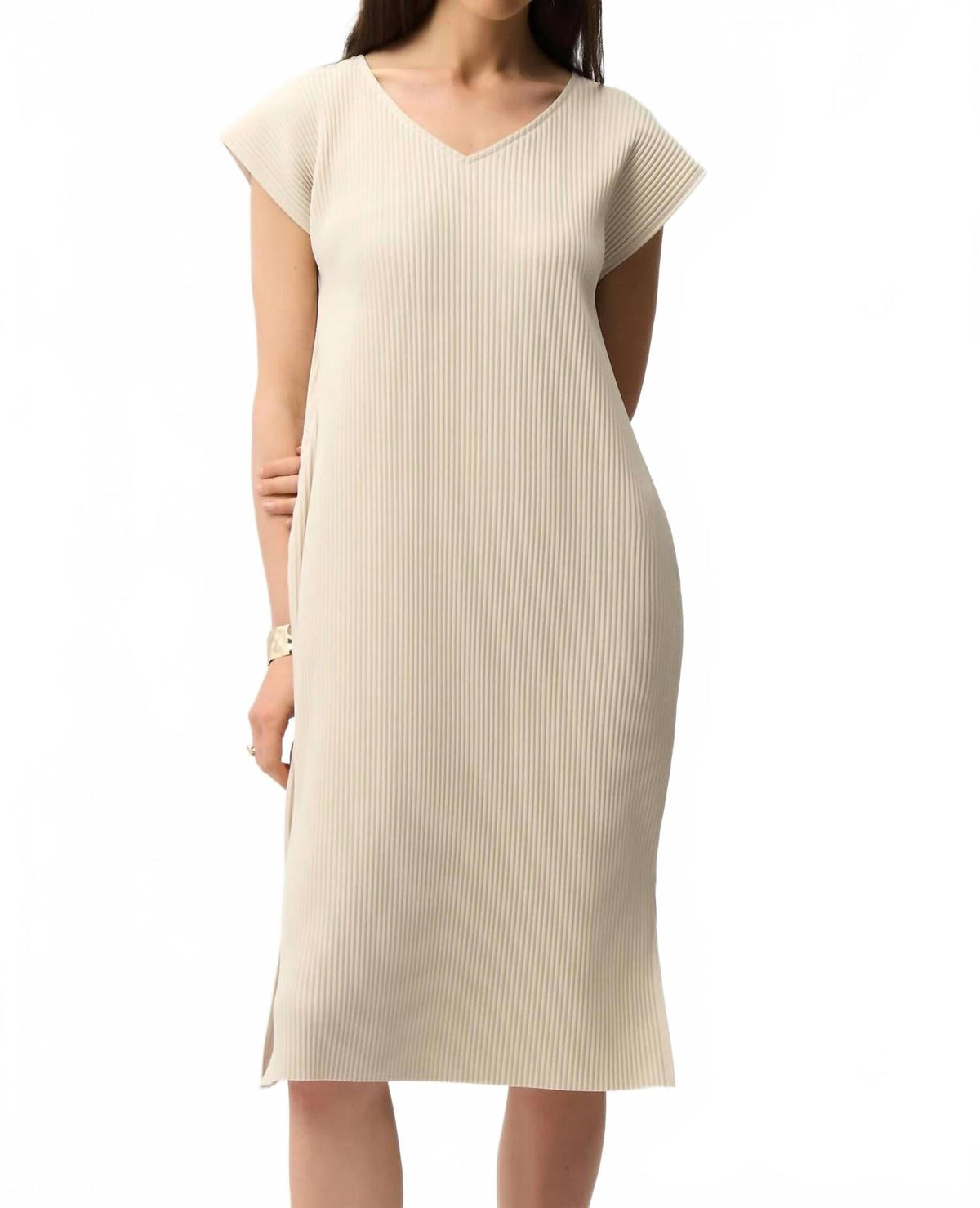 Vestido midi con cuello en V con pliegues