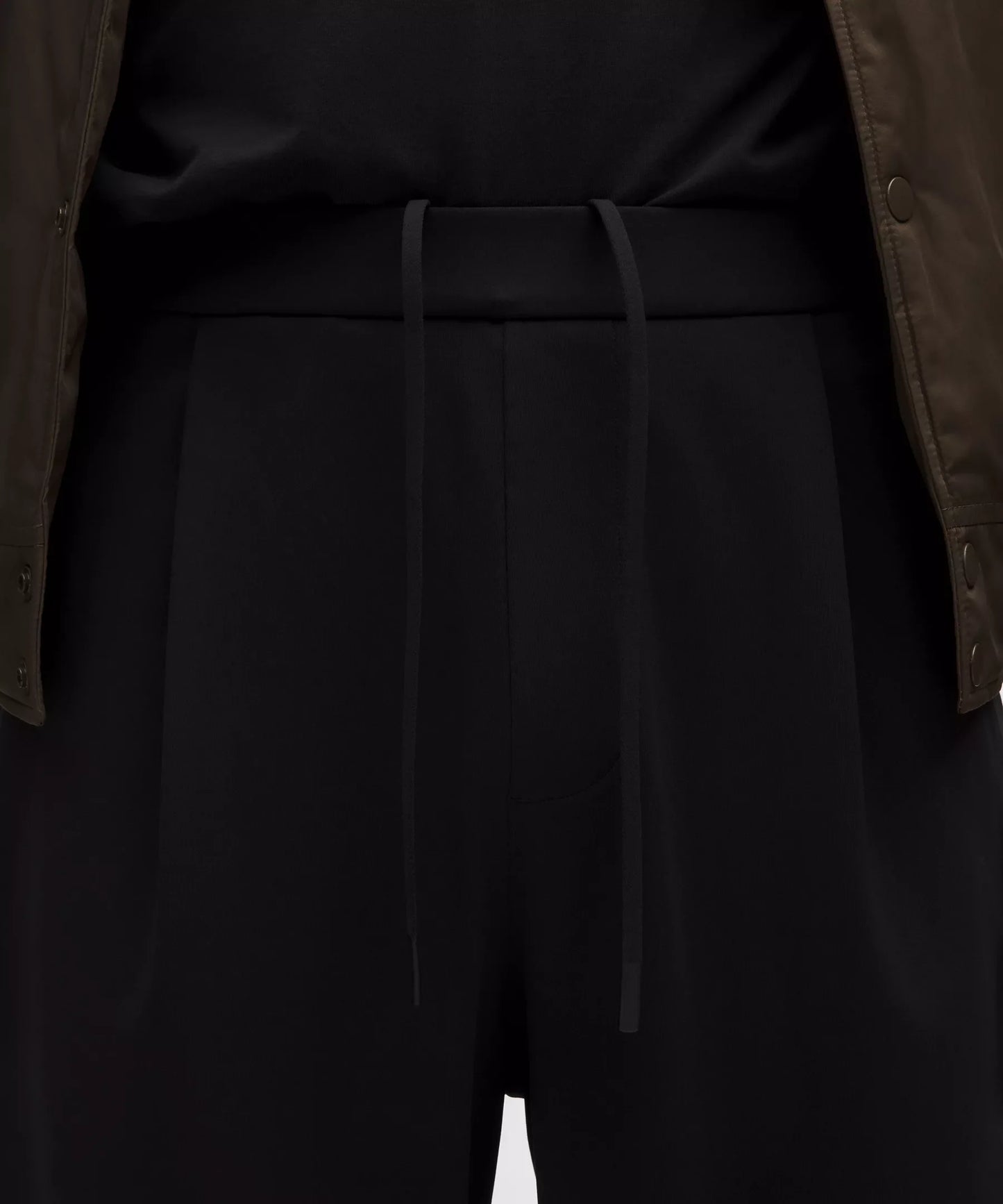 Pantalón de hombre de corte amplio con pliegues