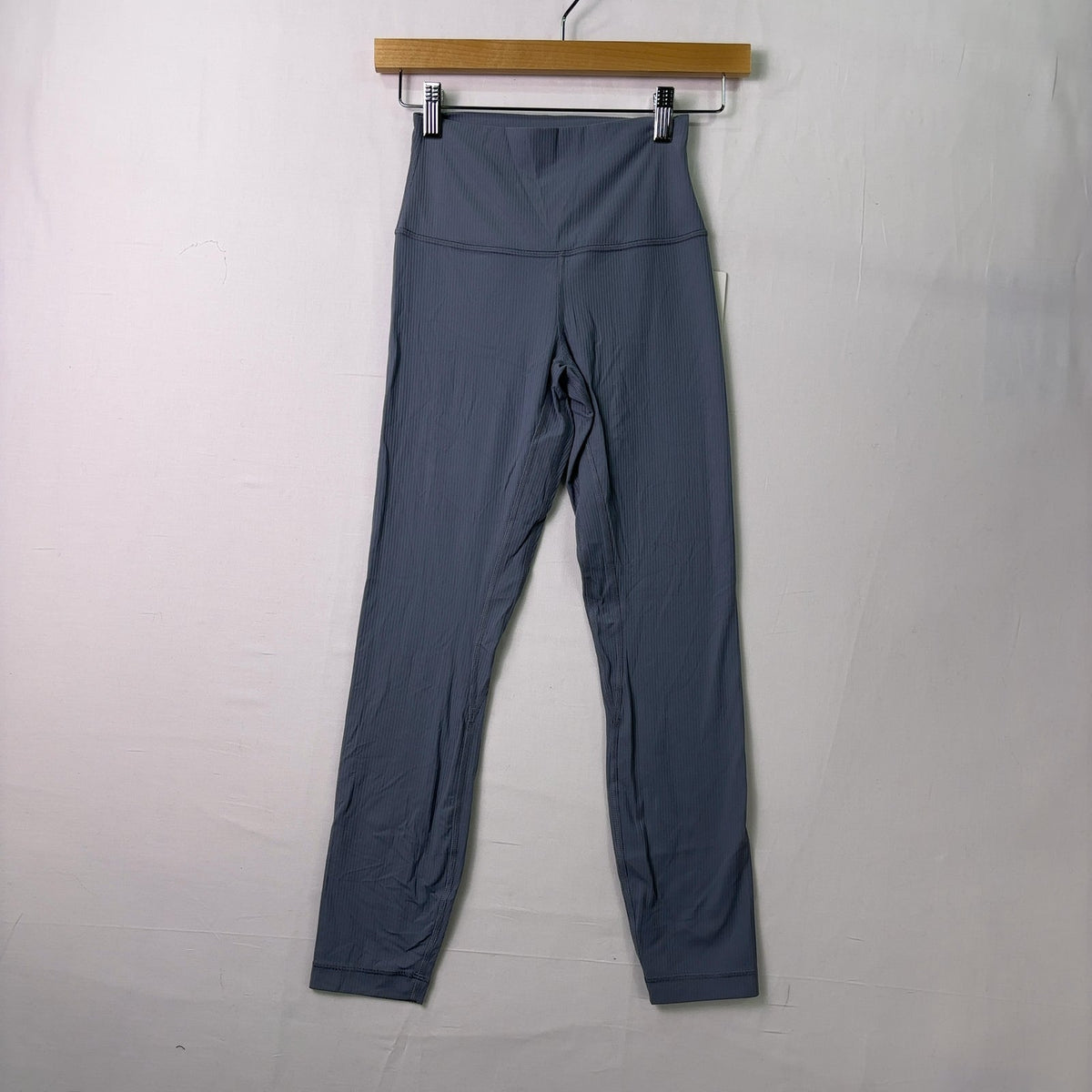 Pantalón de tiro alto con tejido acanalado