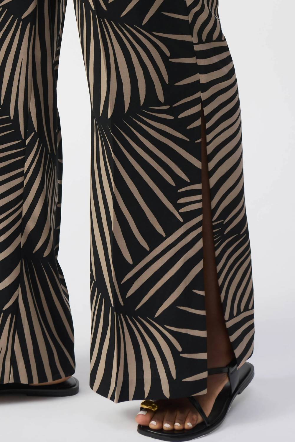 Pantalón de pierna ancha color negro