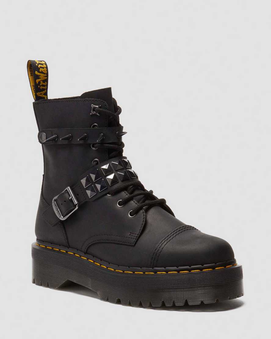 Zapatillas con clavos de cuero
