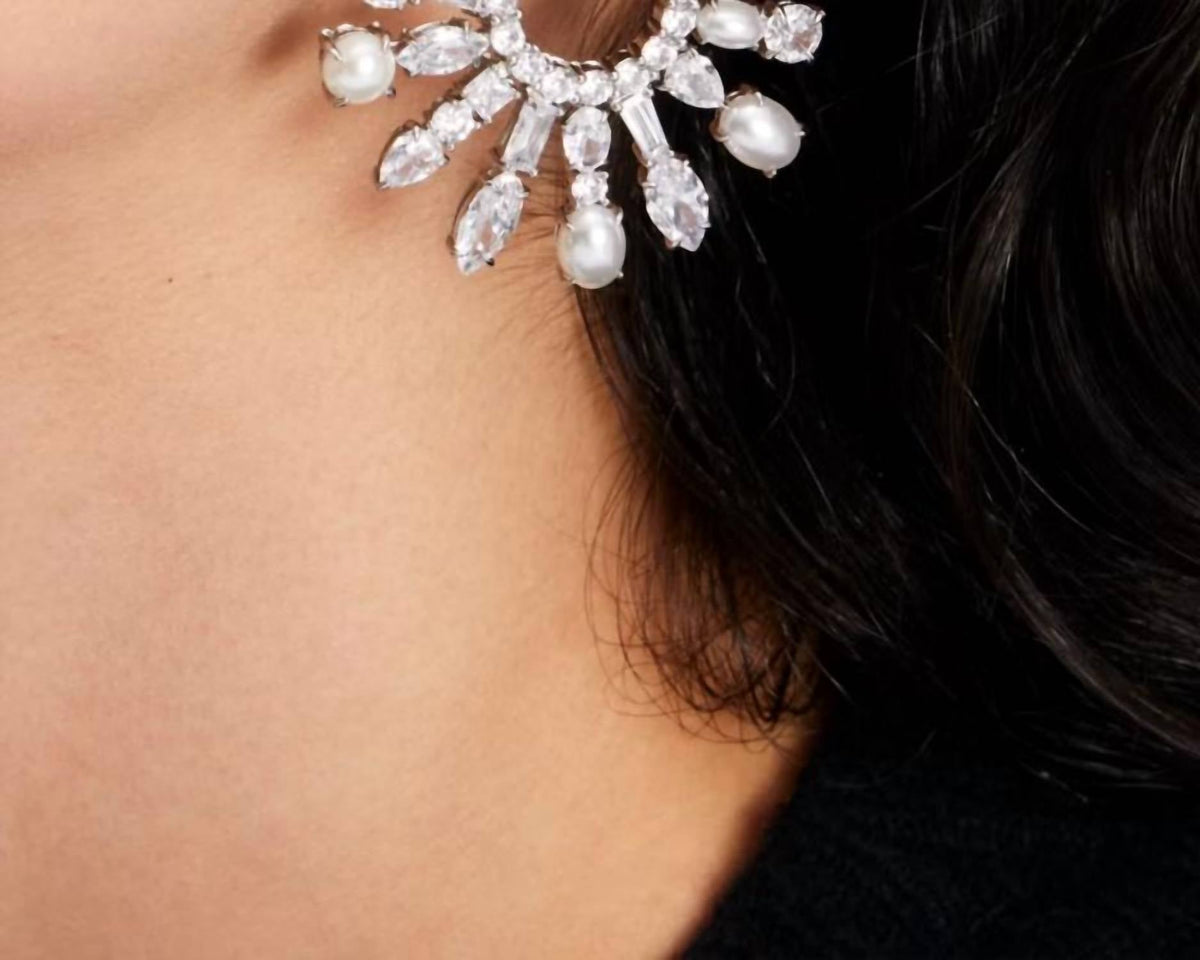 Aretes de mujer color plateado