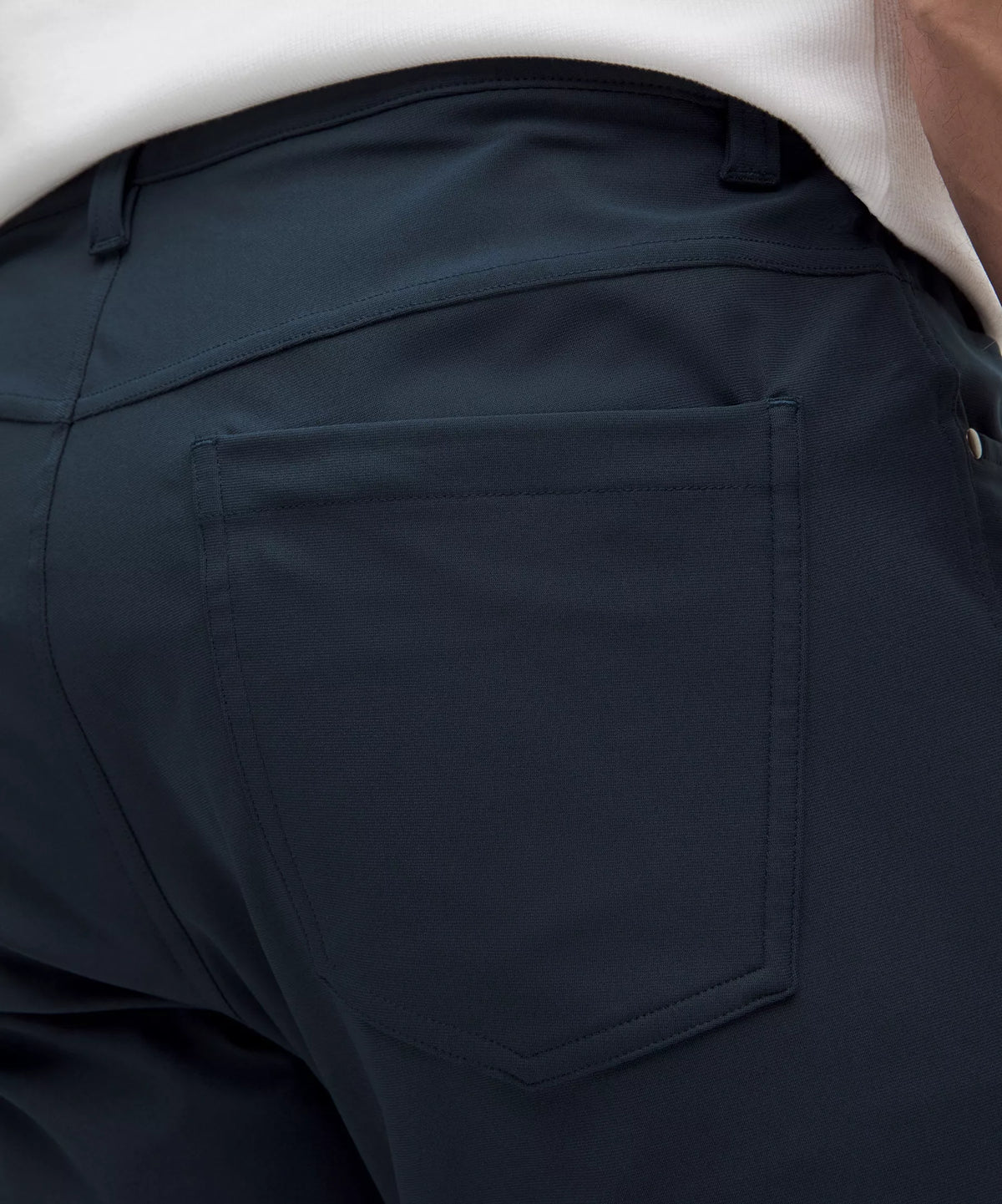 Pantalón de corte ajustado