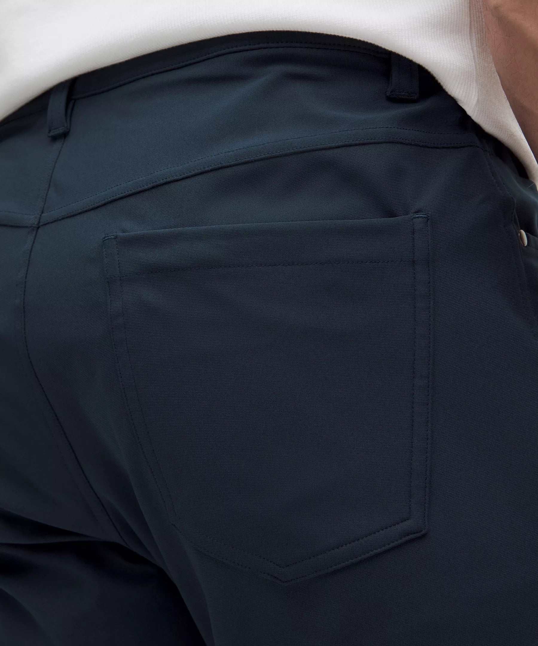 Pantalón de corte ajustado