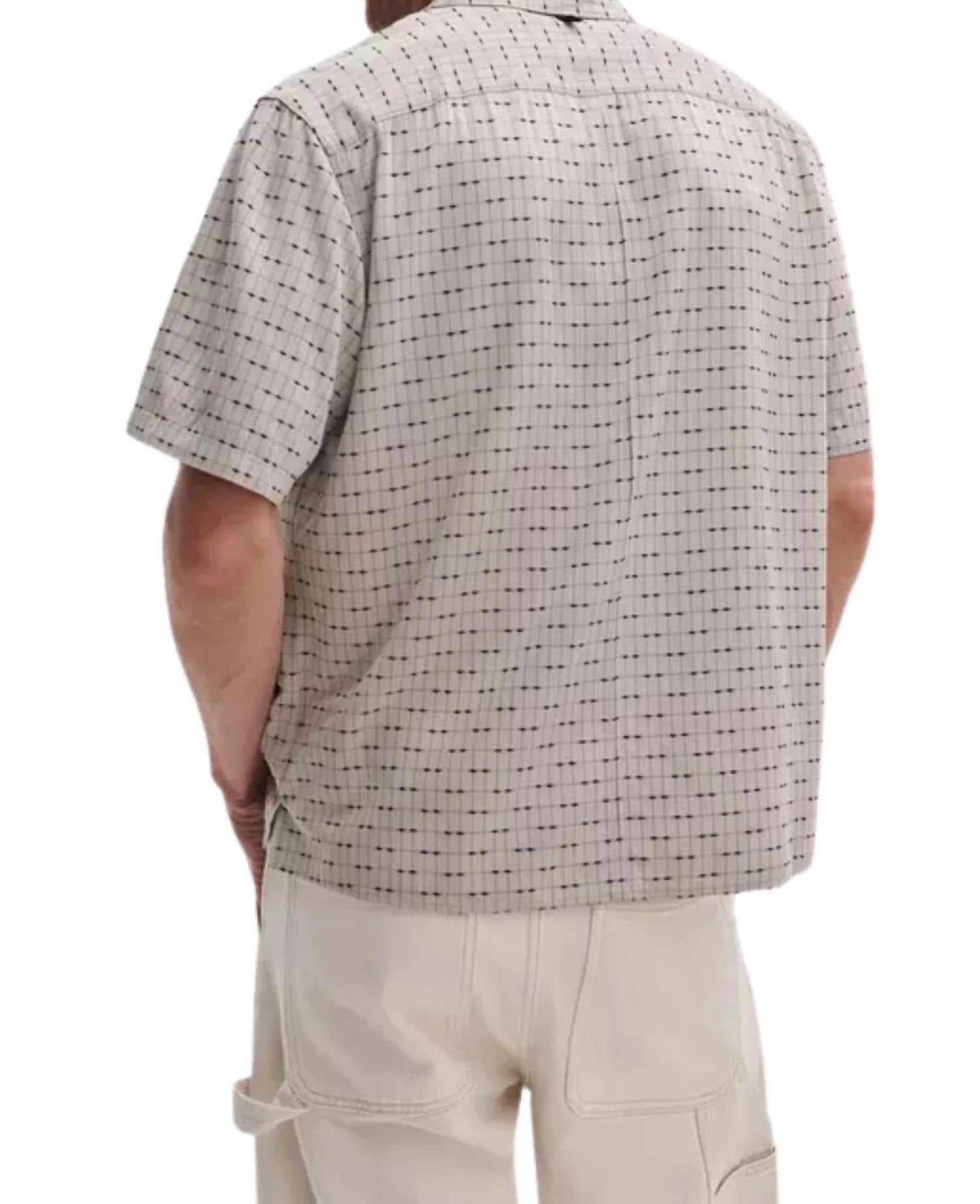Camisa de manga corta color taupe