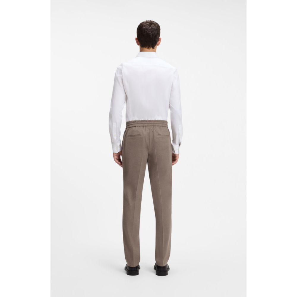 Pantalón de corte ajustado