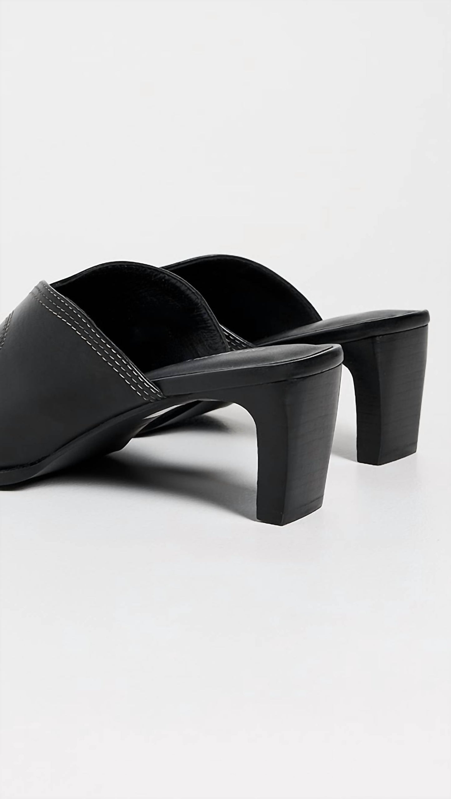 Zapatos destalonados de mujer color negro