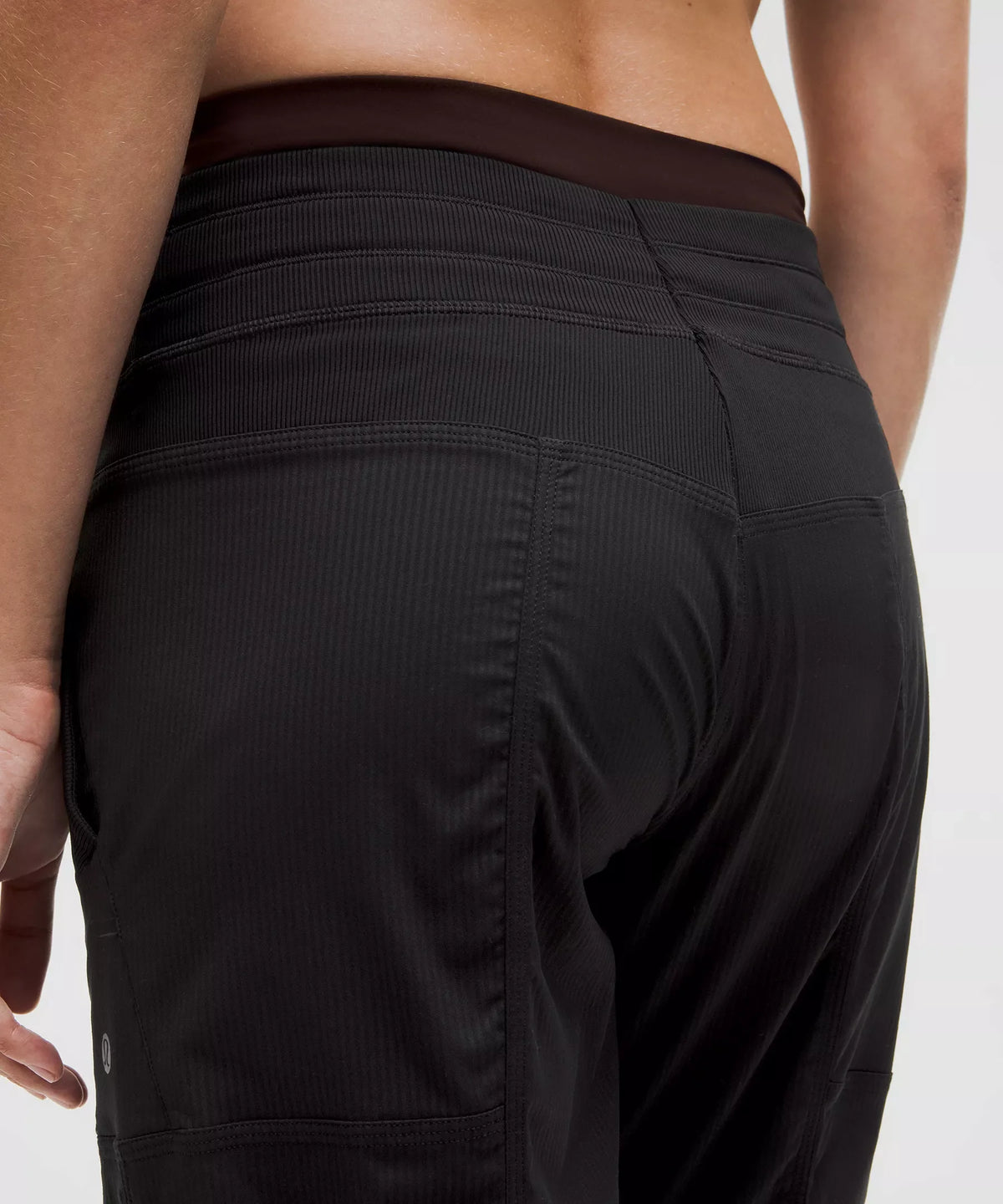 Pantalón de tiro medio