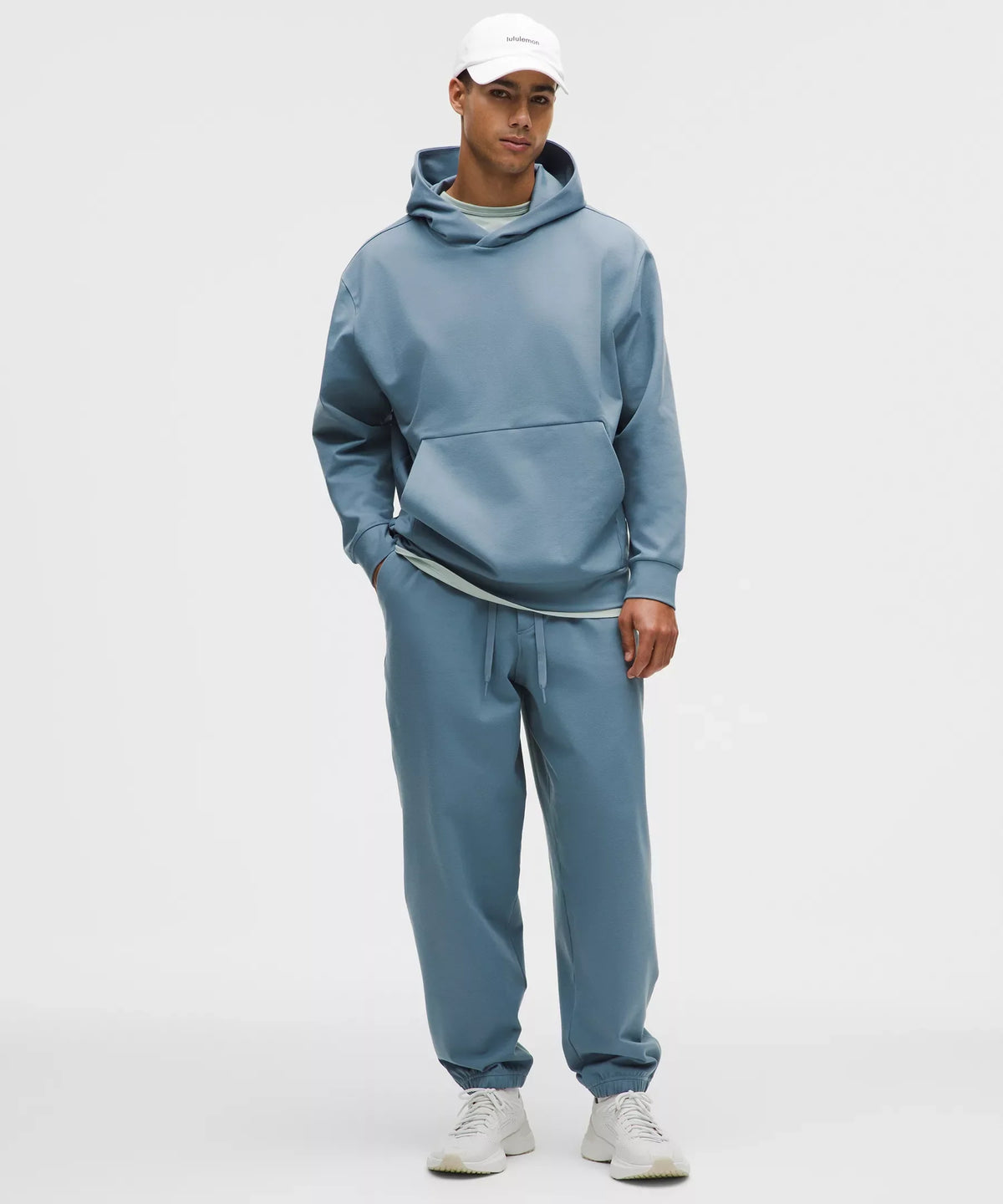 Pantalón deportivo de corte amplio