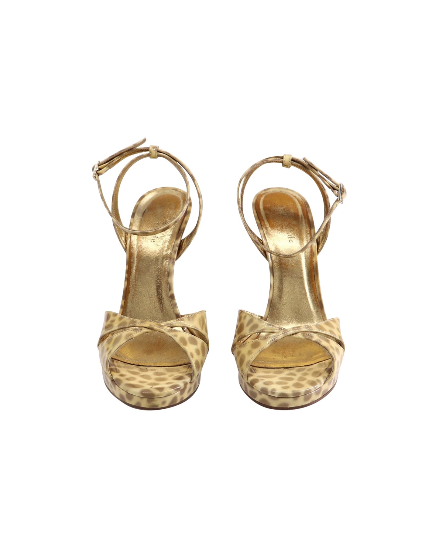 Zapatos de cuero color dorado