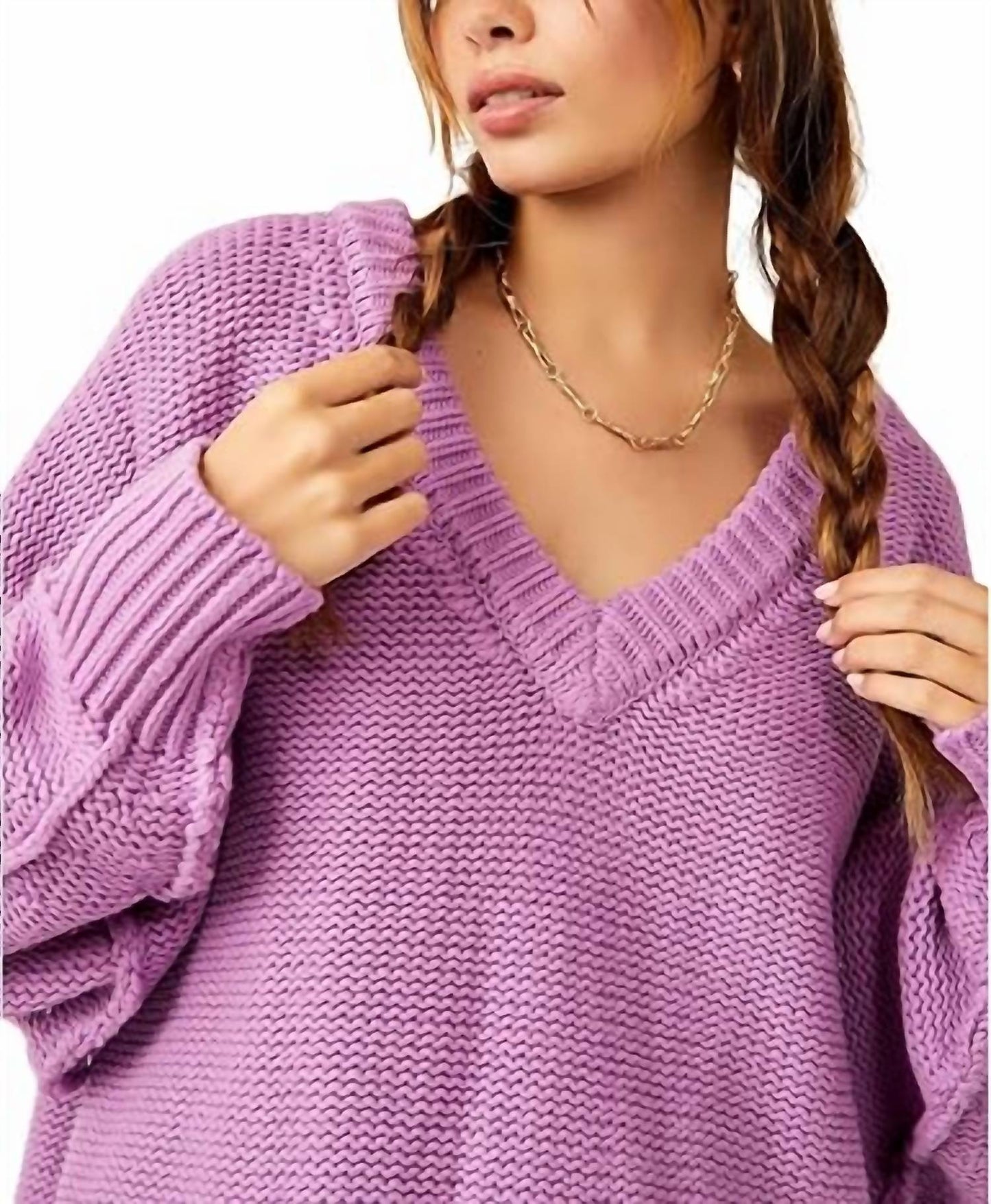 Suéter con cuello en V color violeta