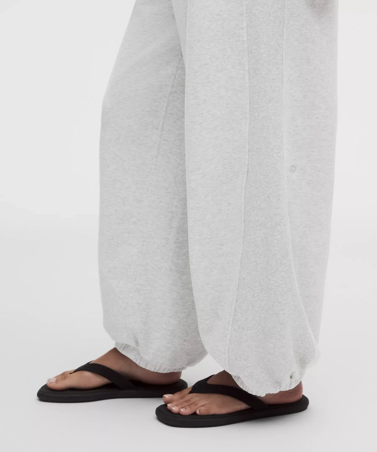 Pantalón deportivo de corte amplio
